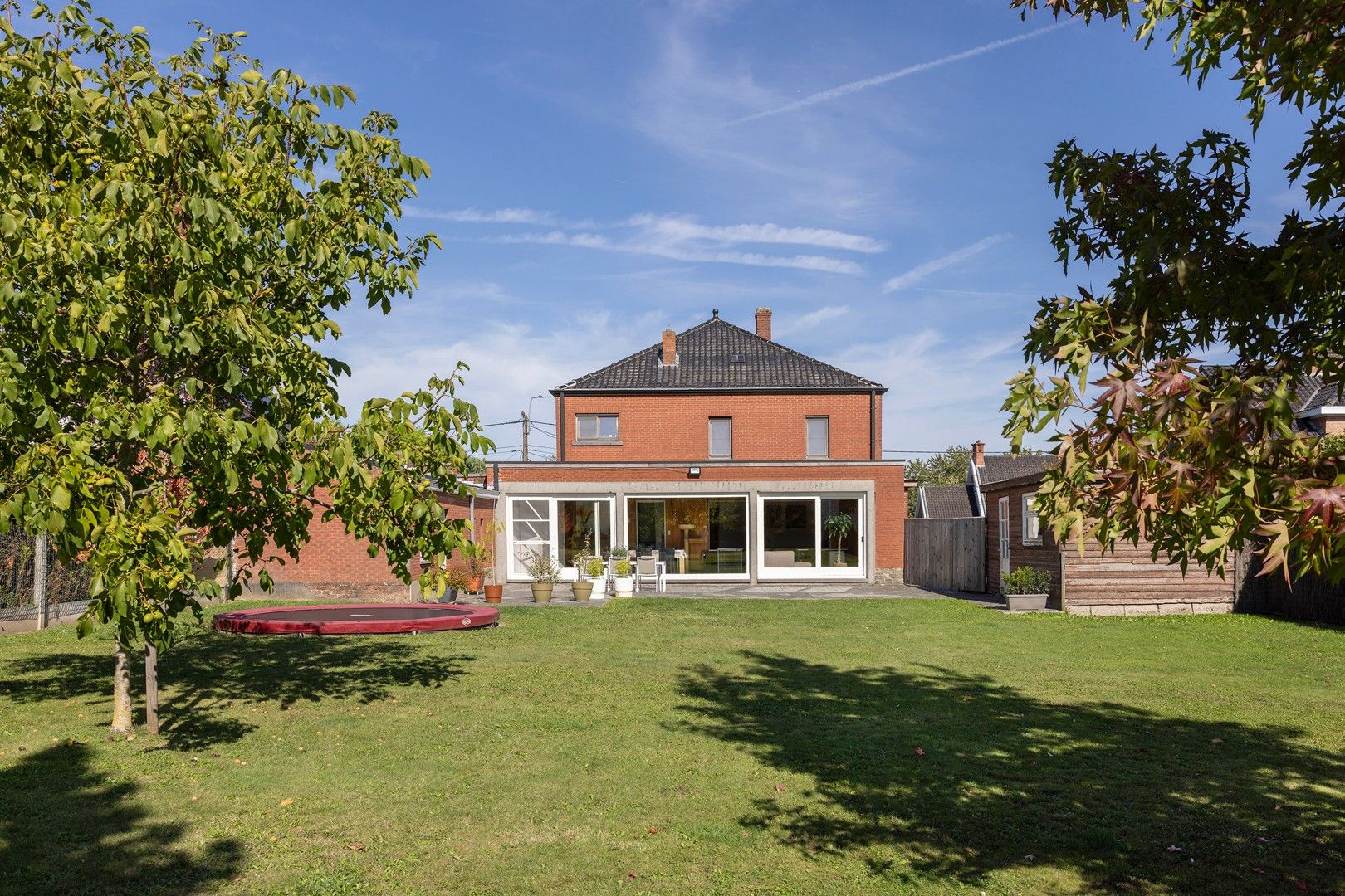Hoofdfoto van de publicatie: Verder te renoveren ruime & lichtrijke villa op 1386 m².