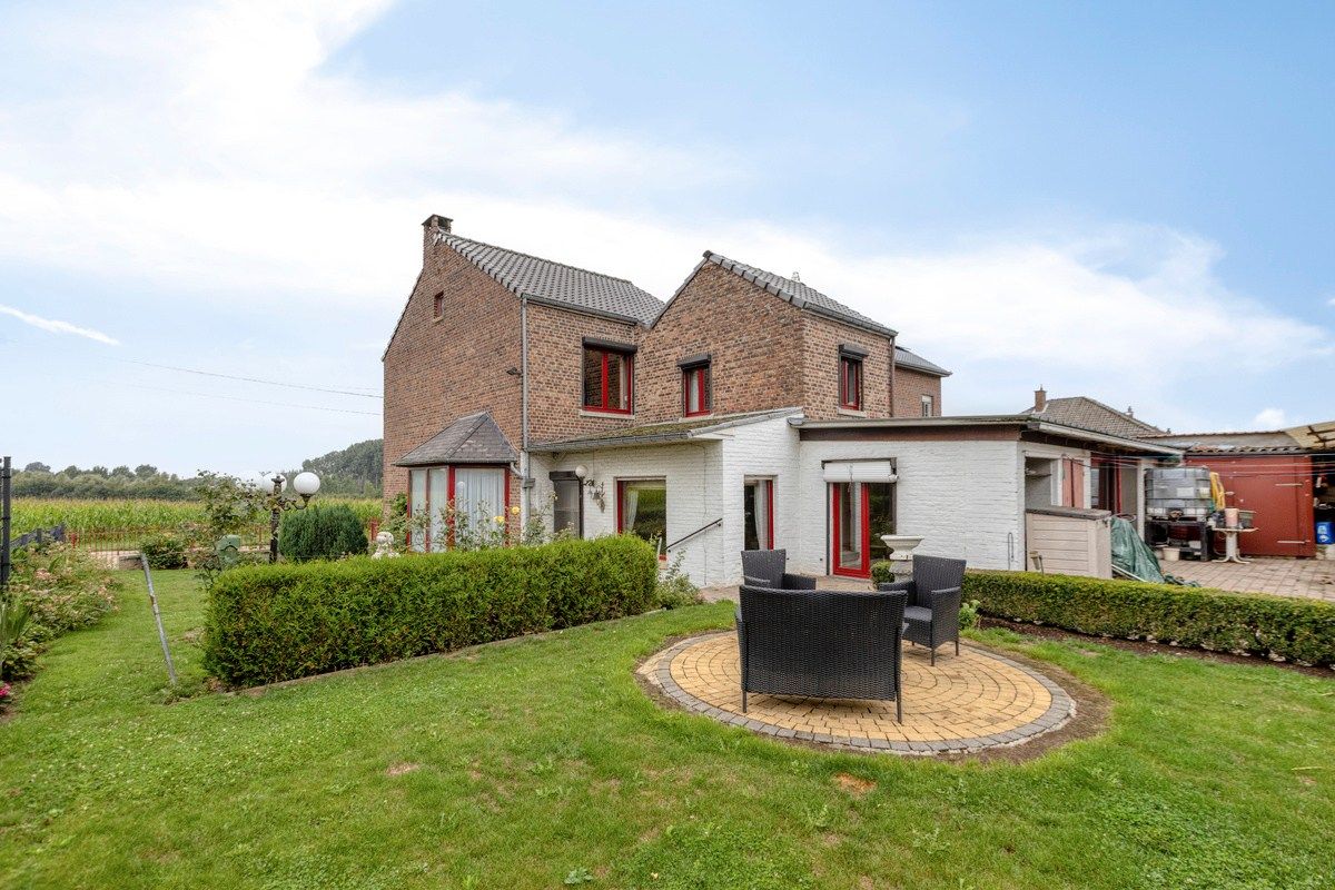 Rustig gelegen gezinswoning met 3 slaapkamers en grote garage foto 2