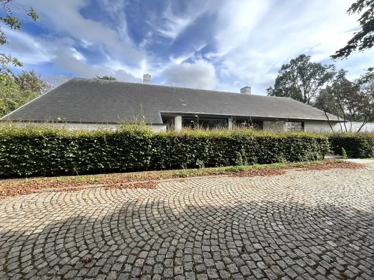 Langemark - Alleenstaande ruime villa met zwembad&nbsp; op een uitzonderlijk domein foto 2