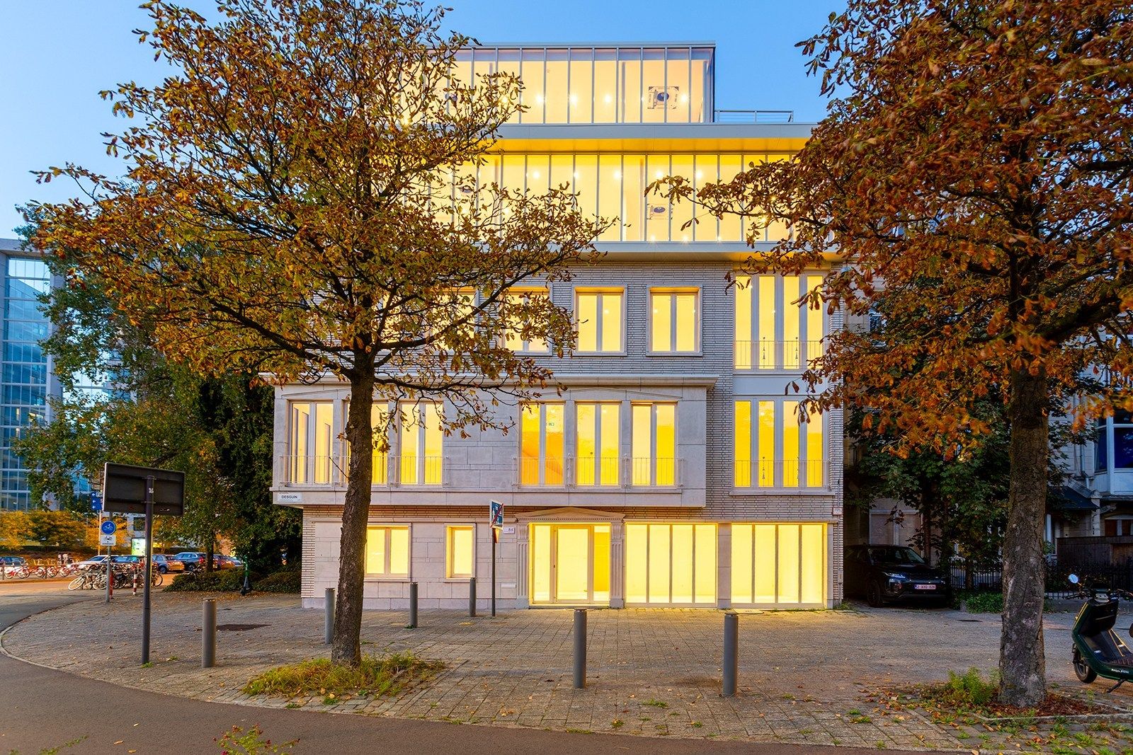 Architecturaal kantoorgebouw op absolute zicht locatie!  foto 34