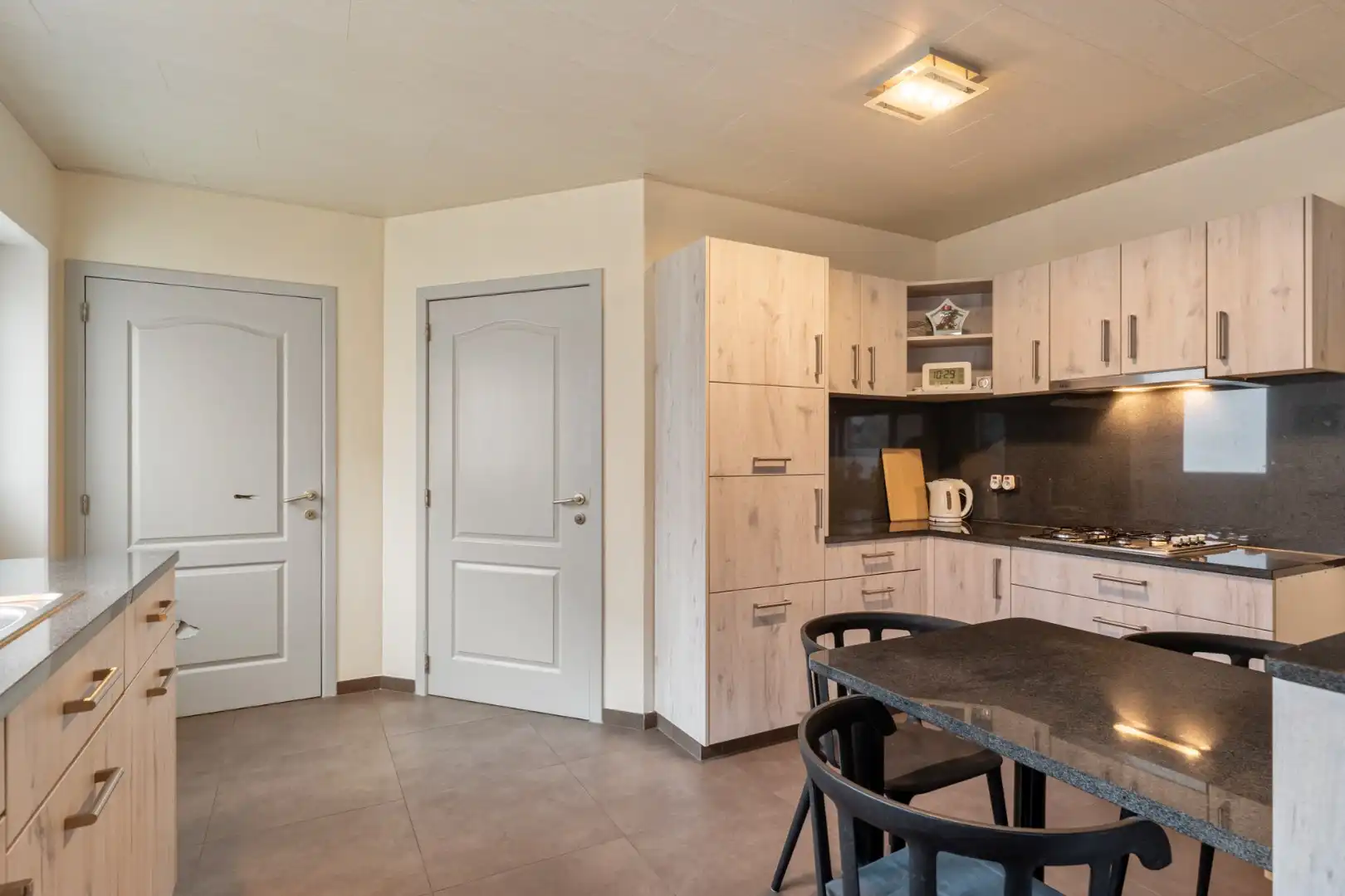 Halfvrijstaande gezinswoning op een perceel van 4a67ca op een rustige locatie te Dilsen-Stokkem. foto 11