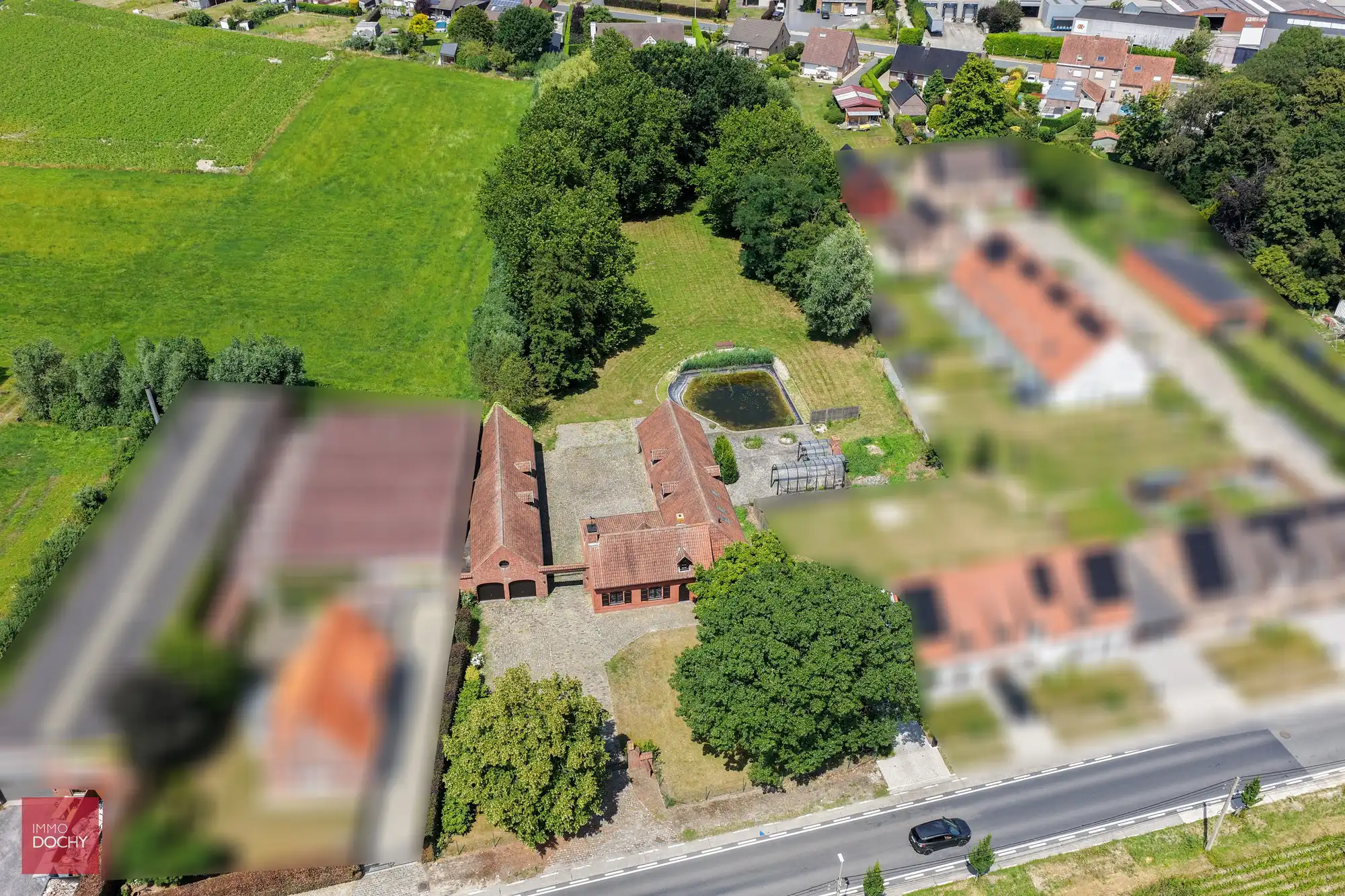 Villa met paardenstallen op 4.876m² foto 3