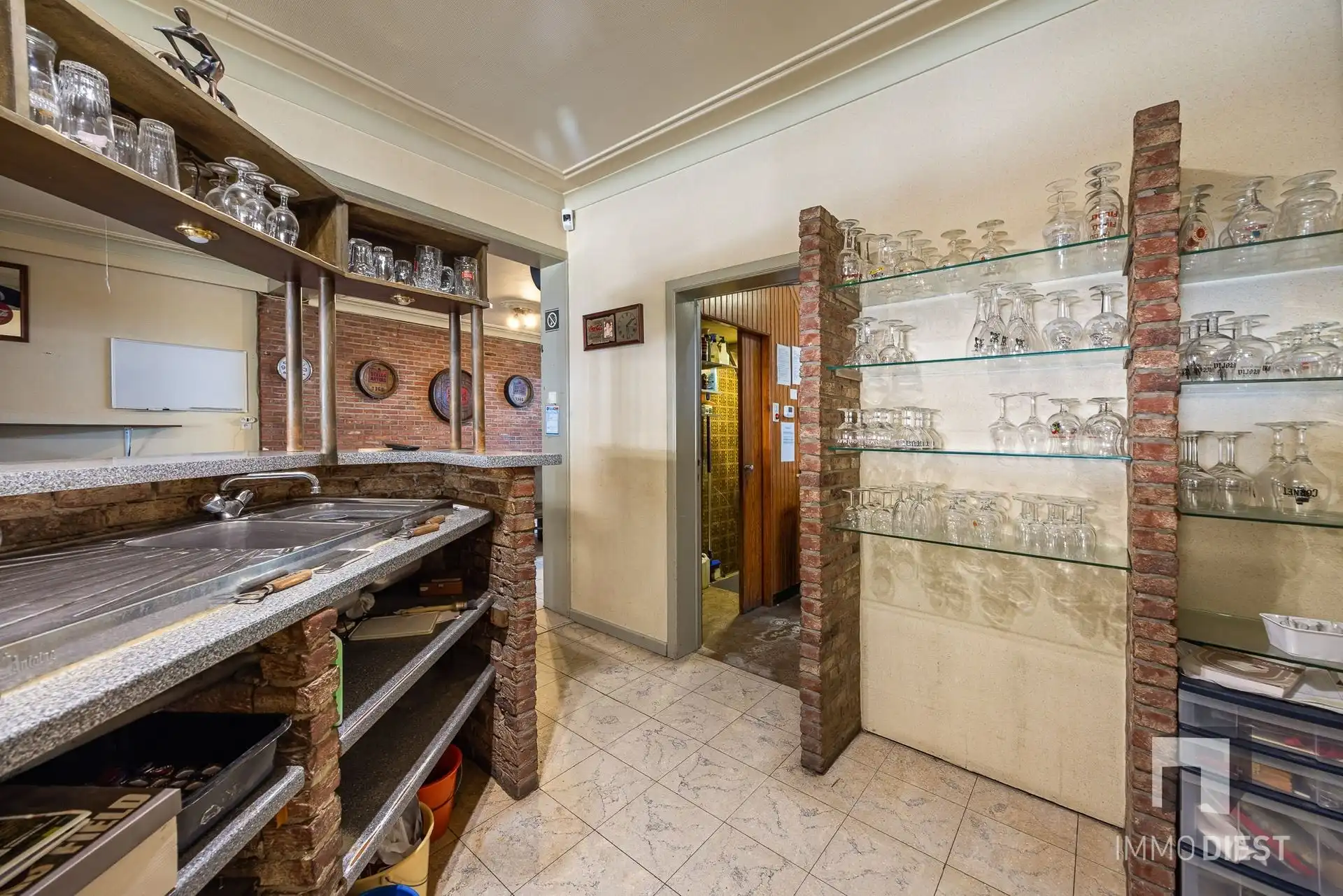 Vroegere café met woning met 4 ruime slaapkamers foto 32