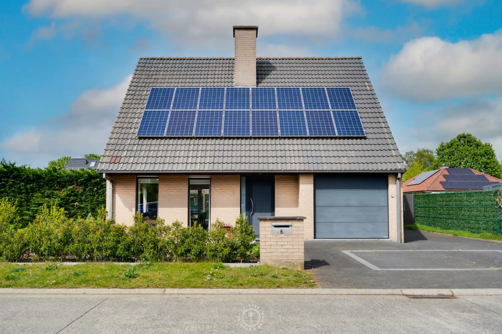 Prachtige open bebouwing op een gegeerde locatie te Lokeren foto {{pictureIndex}}