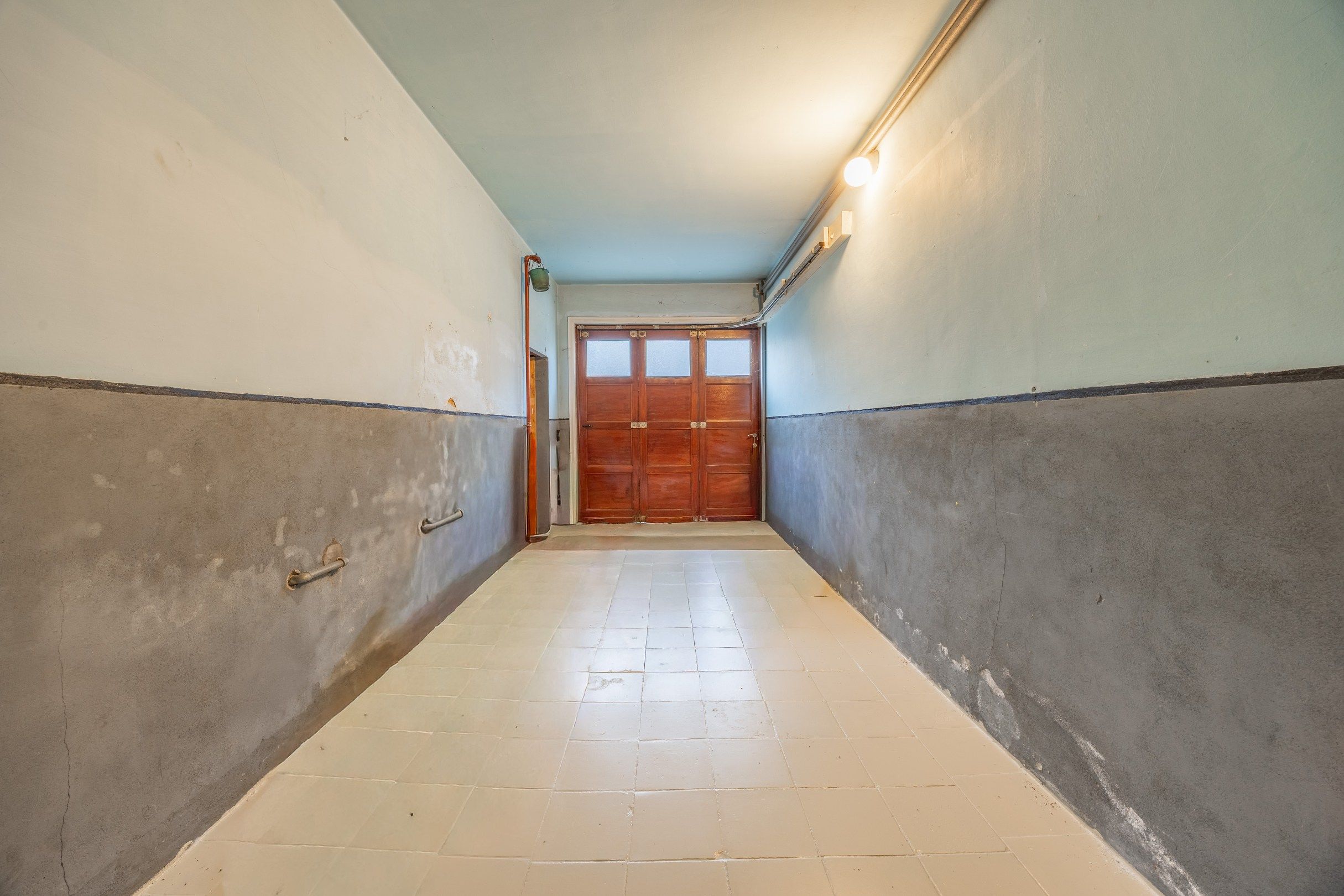 Ruime, karaktervolle woning met magazijn in hartje Kruishoutem foto 12