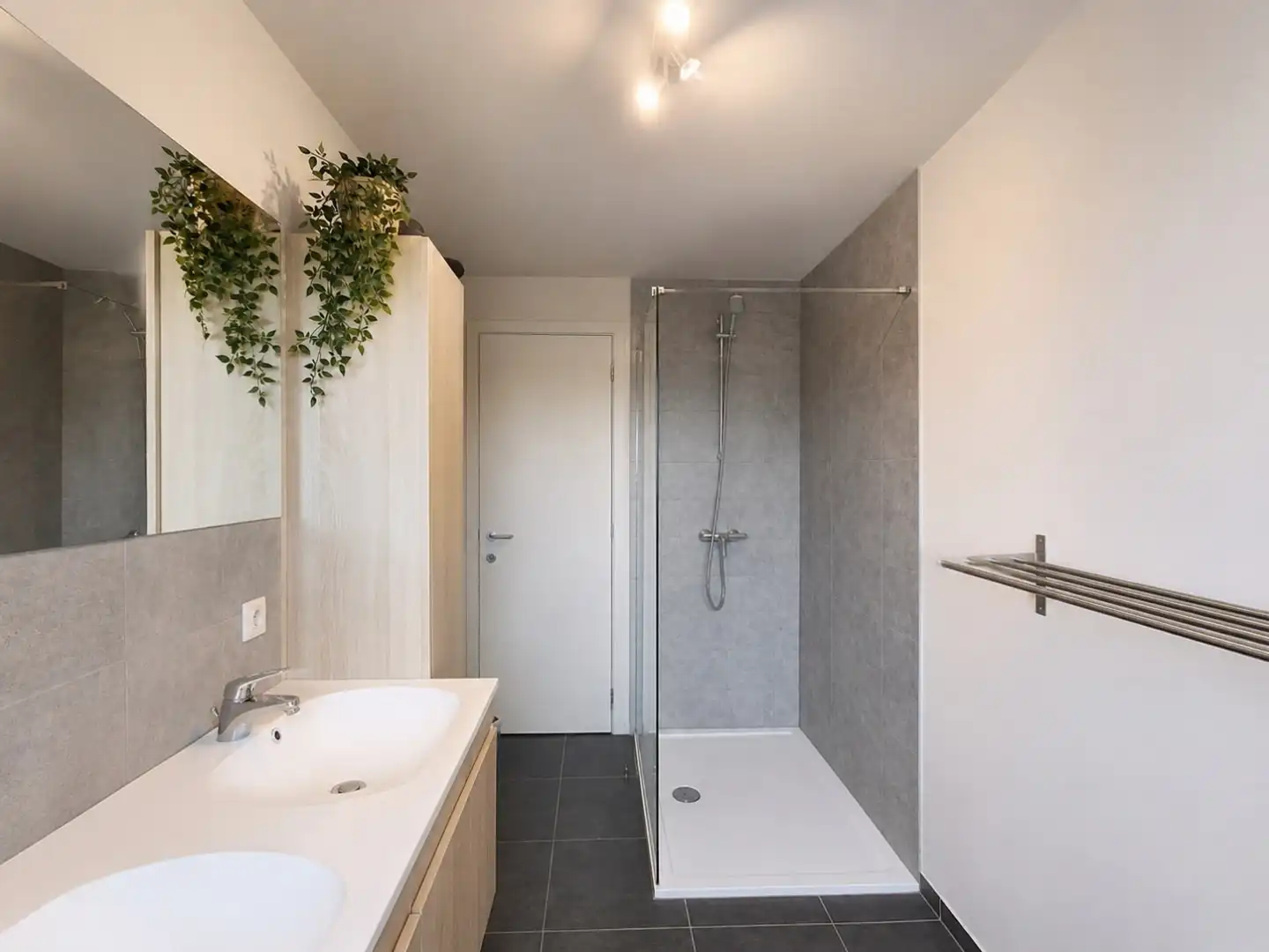 ZEER ENERGIEZUINIGE HOB IN CENTRUM LOTENHULLE MET 3 SLPKS, DUBBELE CARPORT & TUIN foto 9