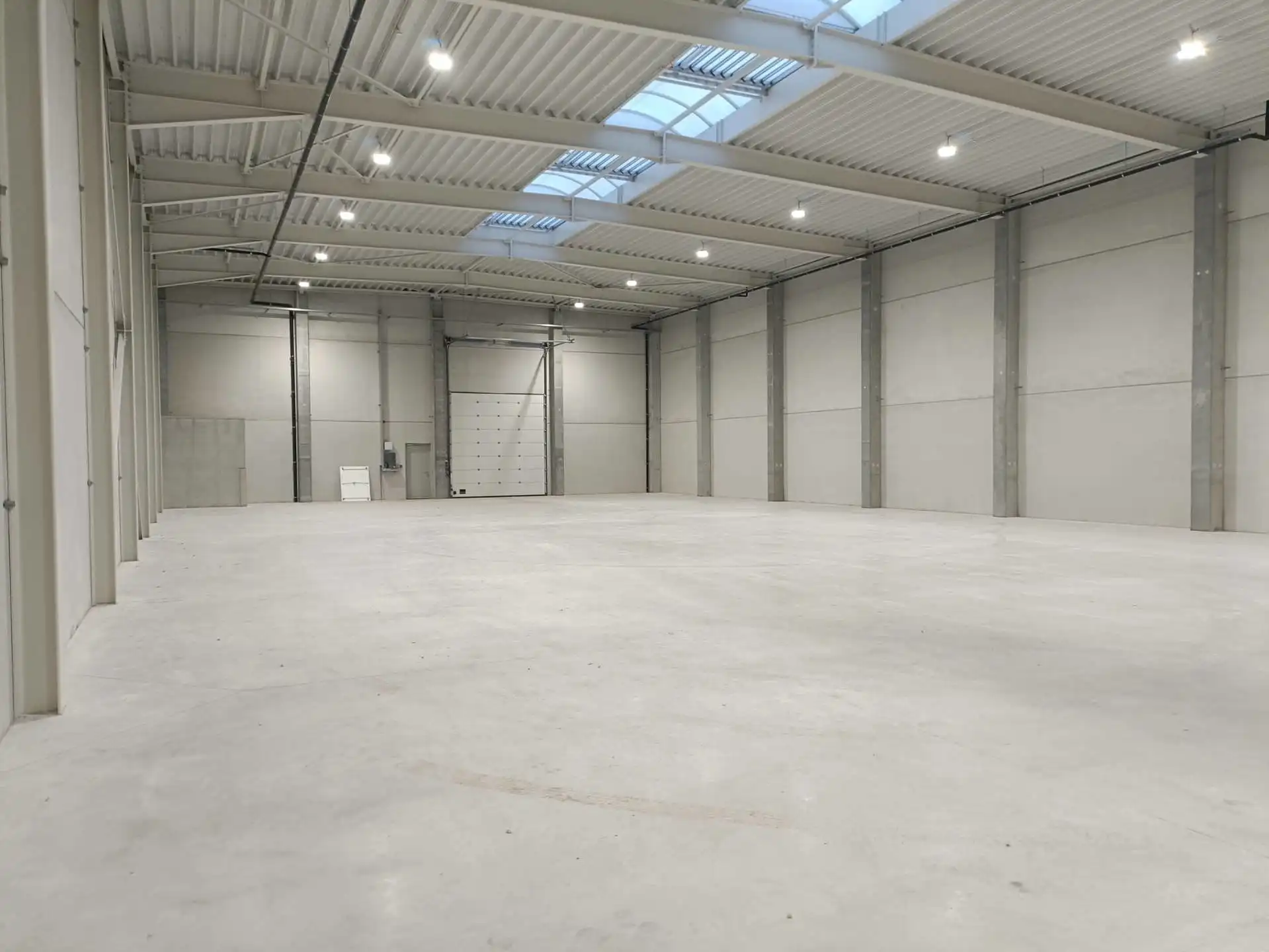 Nieuwbouw opslagruimte/werkplaats te huur in Merksem foto 2
