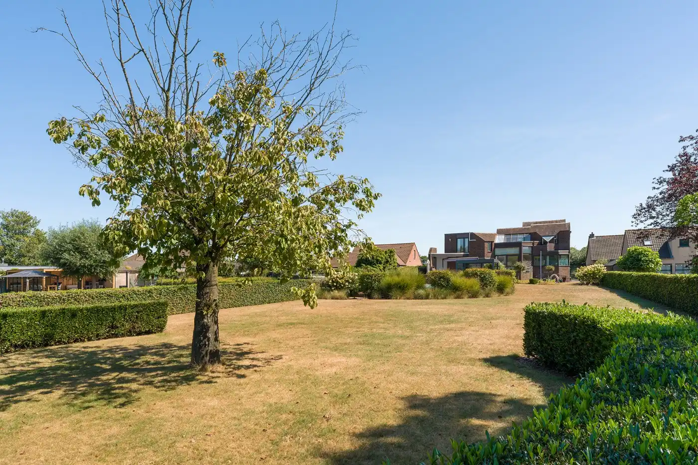 Top gelegen, ruime, vrijstaande woning met 3 slpk., garage en prachtige tuin foto 30