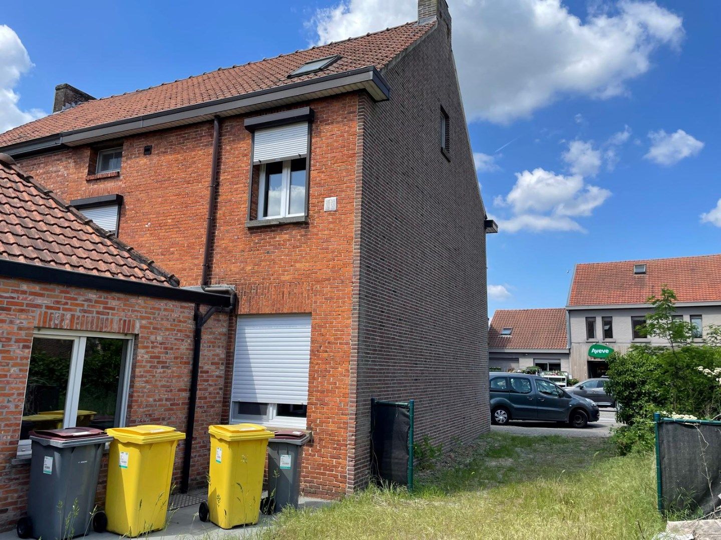 Appartementsgebouw met aanpalende schuur foto 13