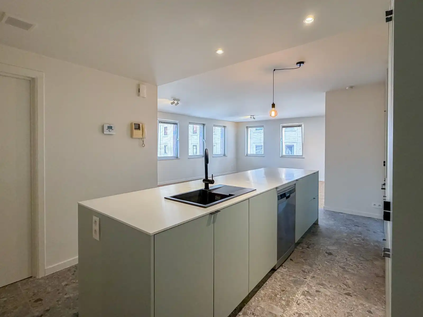 Gerenoveerd 2-slaapkamerappartement met uitzicht op Sint-Baafskathedraal foto 7