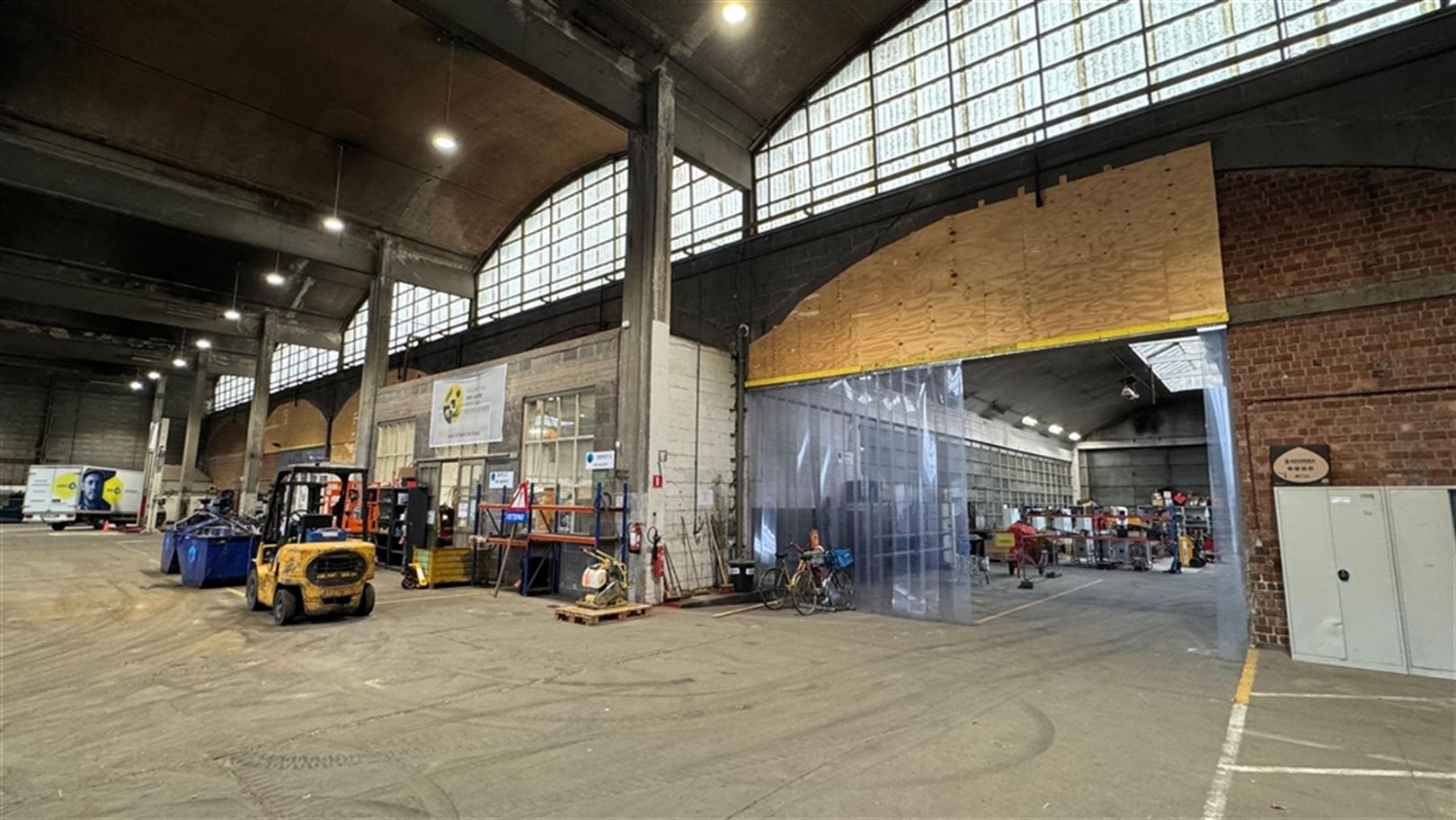 Semi-industrieele site met buitenterrein foto 4