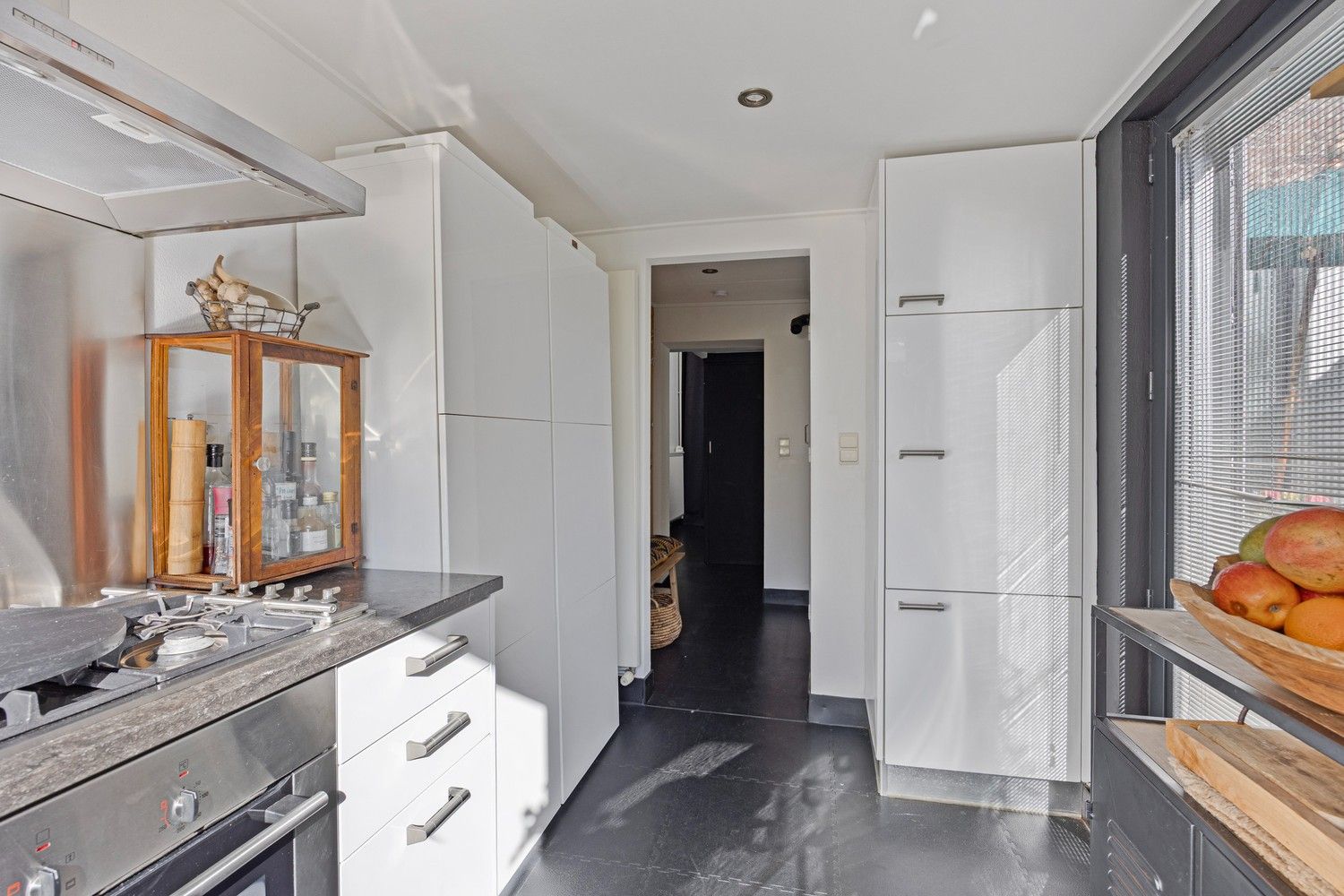 Charmante woning met industriële toets in het hart van Lanaken foto 14