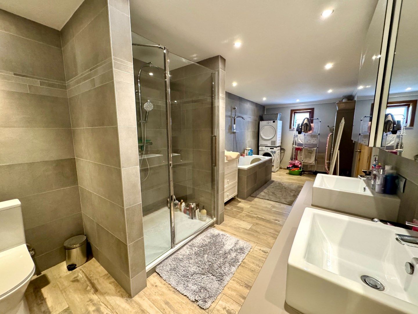 INSTAPKLARE HALFOPEN WONING MET 4 SLPKS, TUIN EN GARAGE foto 12