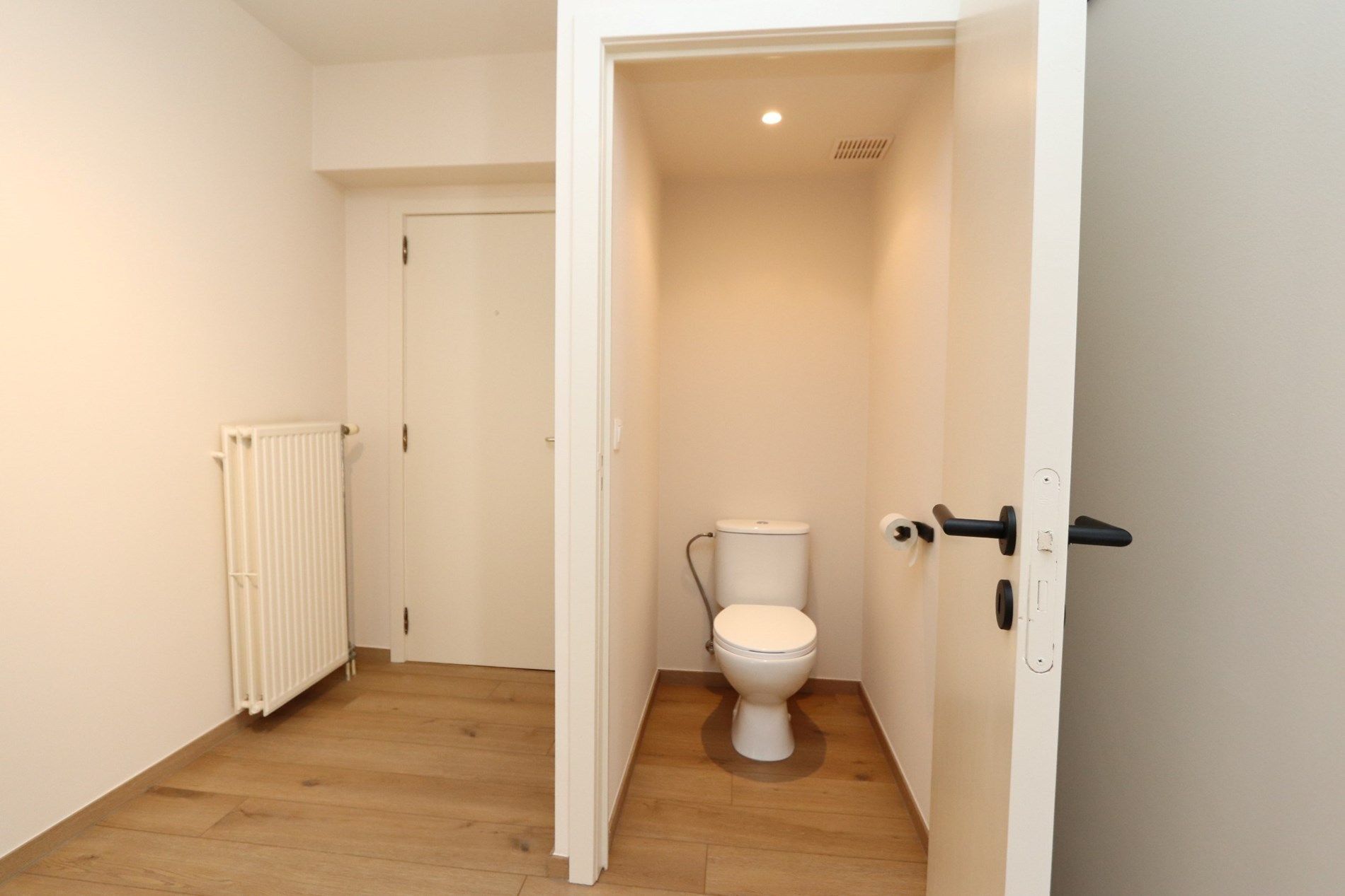 GERENOVEERD 2 SLAAPKAMER APPARTEMENT MET GARAGE foto 8