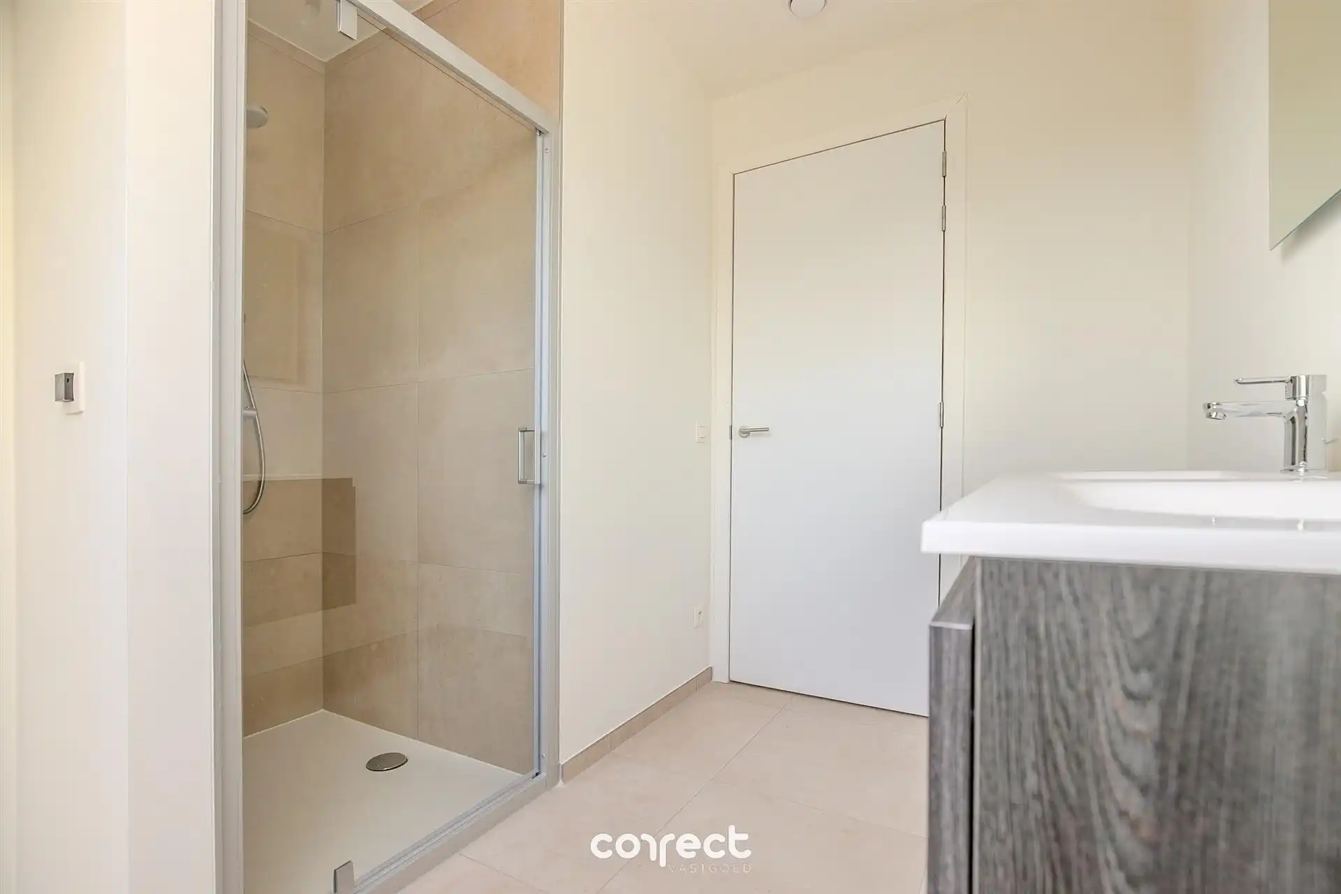 Instapklare nieuwbouwwoning met 3 slpkrs en tuin. foto 6