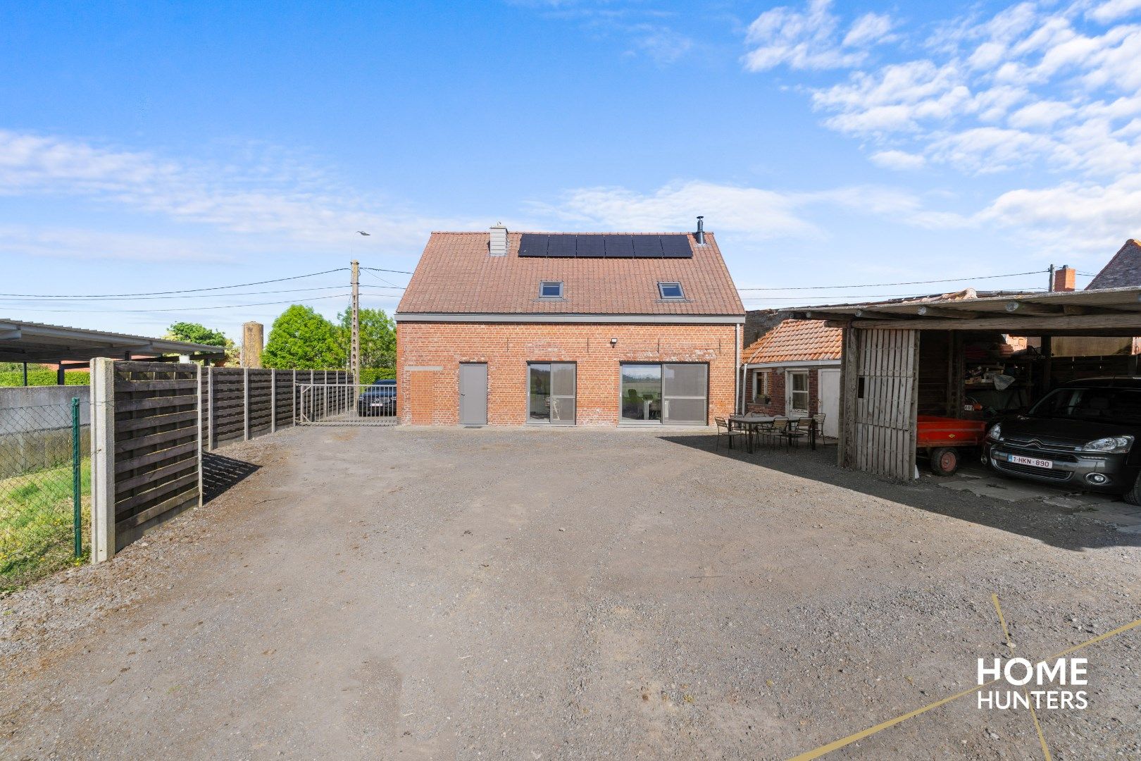 Gerenoveerde ruime woning in Langemark op een riant perceel van 2.694 m² – mét weids uitzicht op de velden foto 2