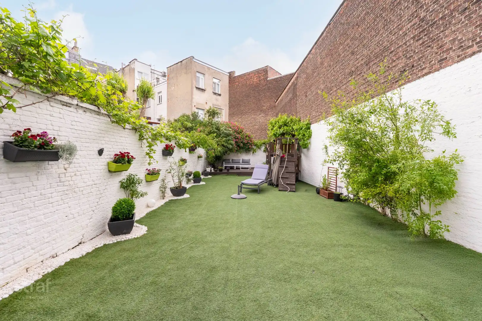 Klassevol Herenhuis met 6 slaapkamers met grote zonnige tuin foto 11