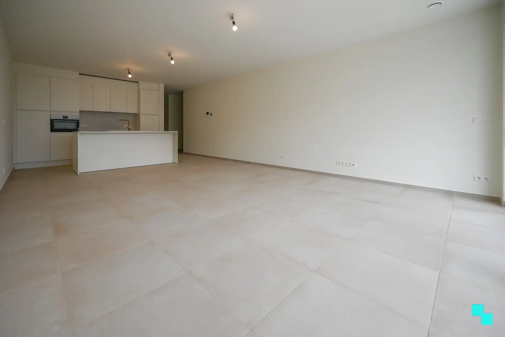 Gelijkvloers tweeslaapkamerappartement met riant terras te Ingelmunster foto 3