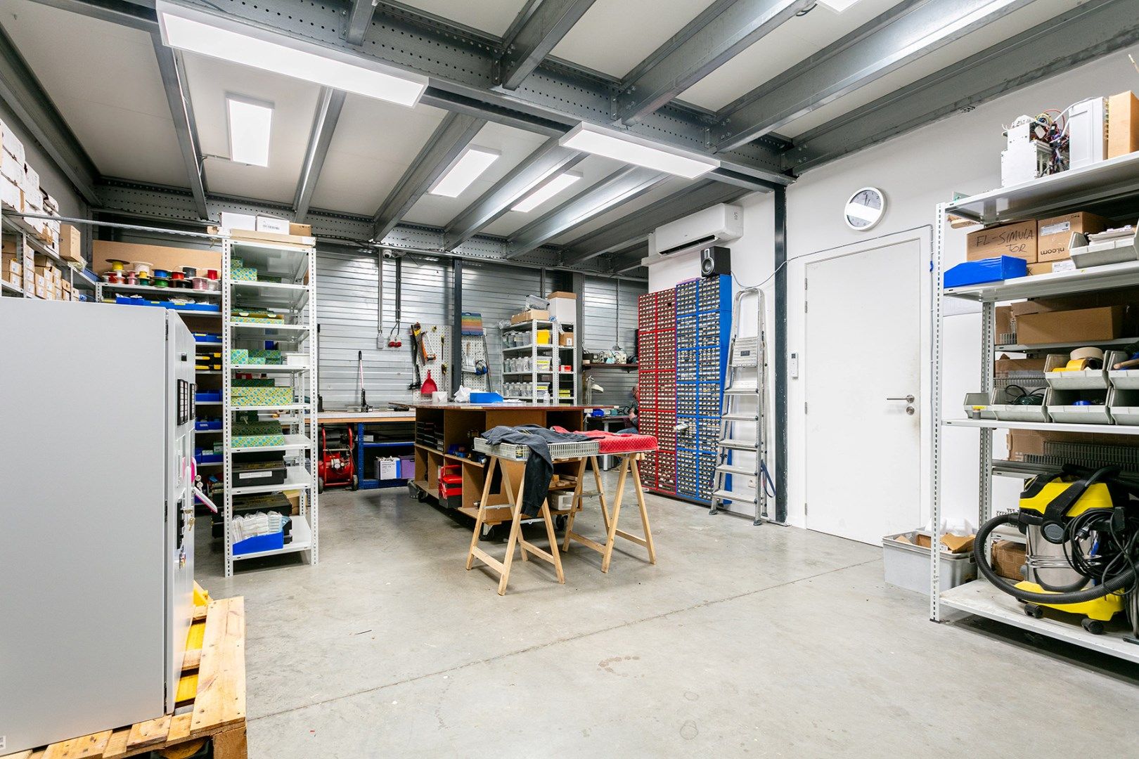 Uw ideale KMO-unit in Lille – Instapklaar en strategisch gelegen! foto 10
