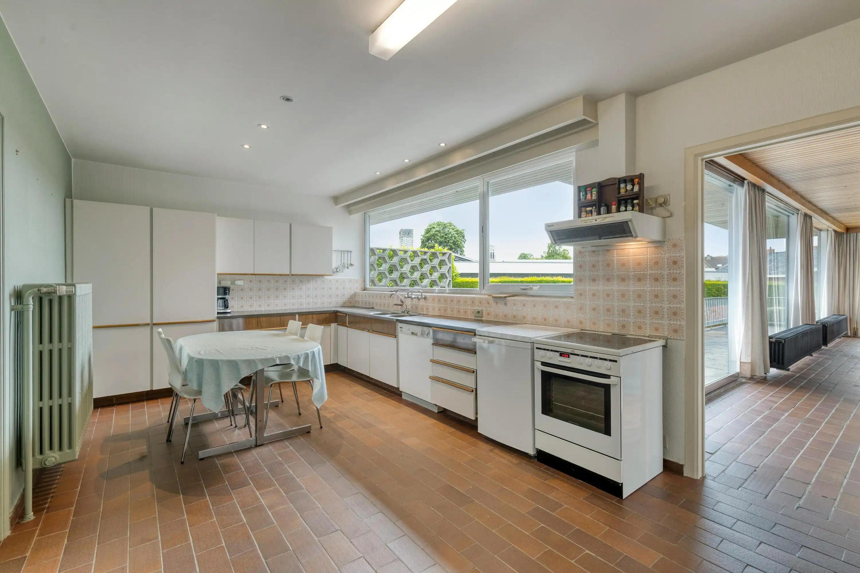 Stijlvol huis te koop in Veurne foto 8