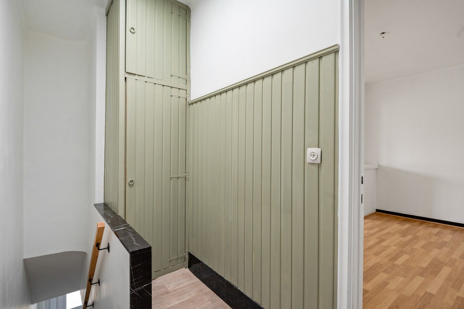 Magazijn met woonst en een 1 slaapkamer appartement te Deurne! foto 19