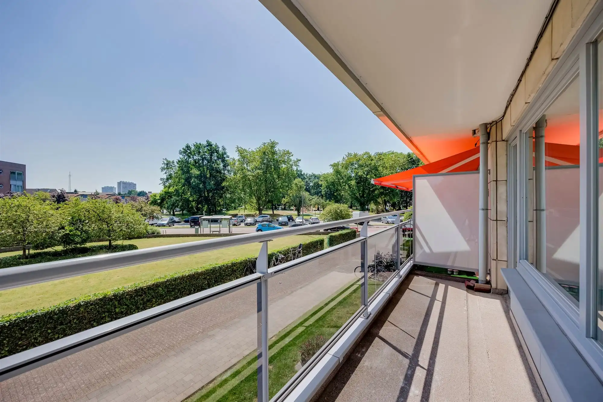 Appartement met 2 slaapkamers en twee terrassen en P foto 7