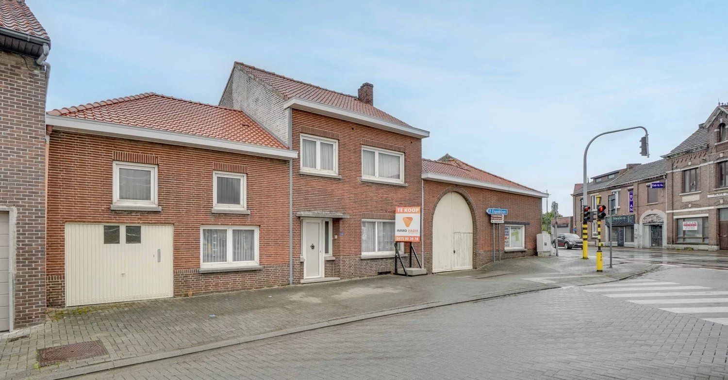 Hoeve op ruim perceel met extra bouwgrond foto 3
