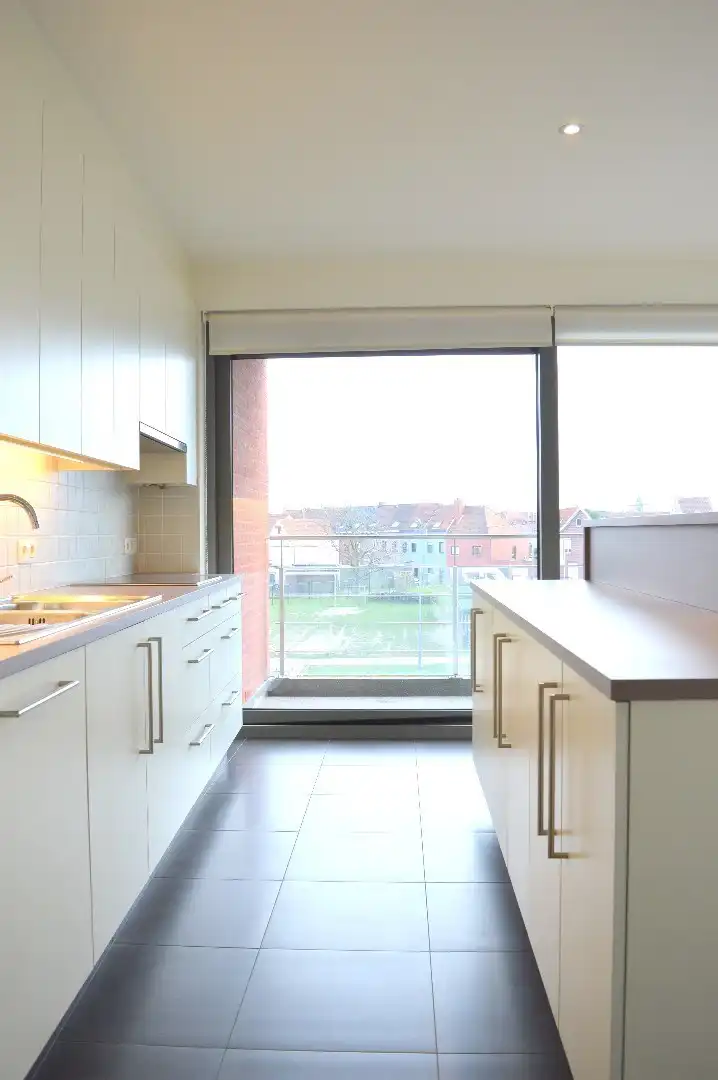 Ruim instapklaar appartement met 3 slaapkamers en autostaanplaats te koop nabij centrum Harelbeke foto 7