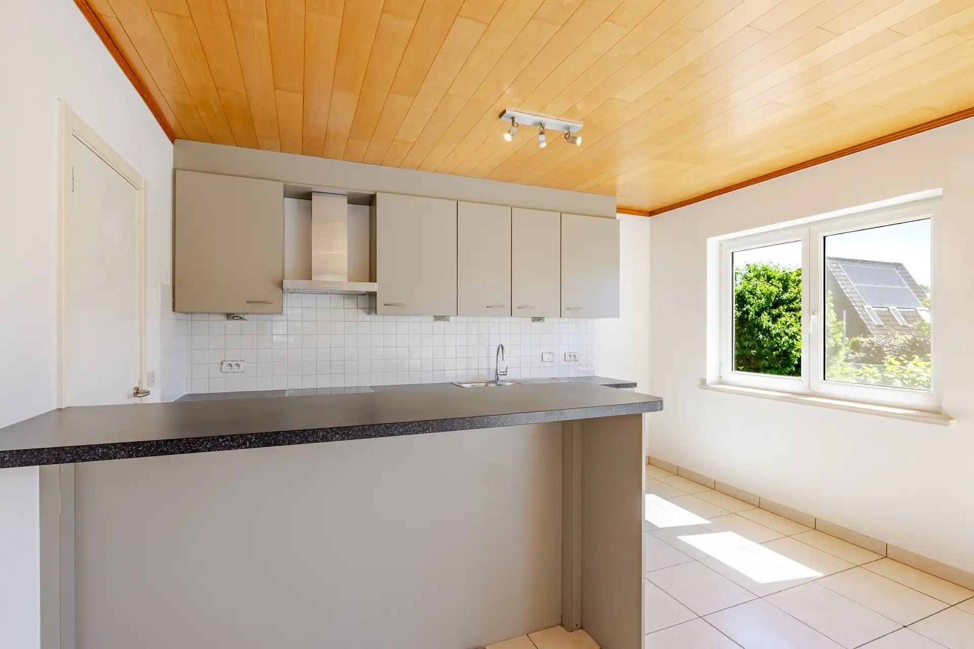 Energiezuinig 2 slaapkamer appartement met 2 staanplaatsen in Wetteren centrum foto 8