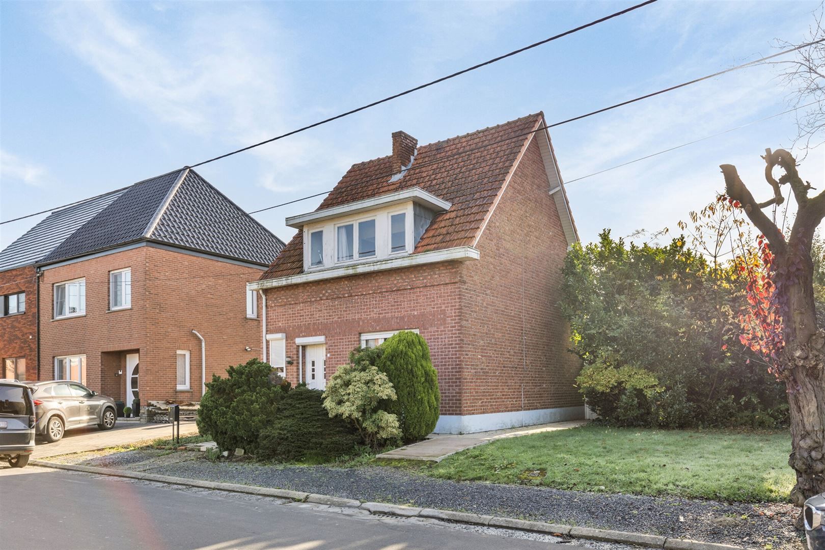 Te renoveren woning in hartje van Nieuwerkerken foto 2