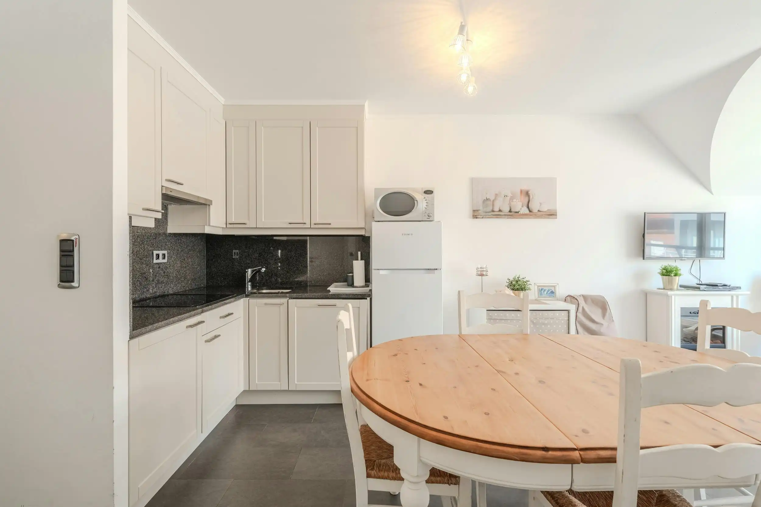 Instapklaar appartement met één slaapkamer en terras foto 4