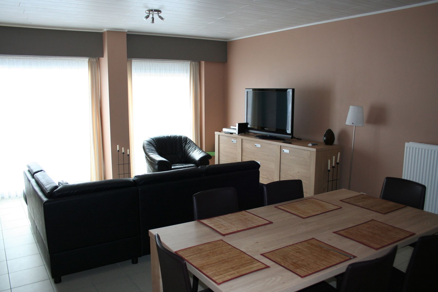 Instapklaar appartement met 2 slaapkamers aan het Plein! foto 4