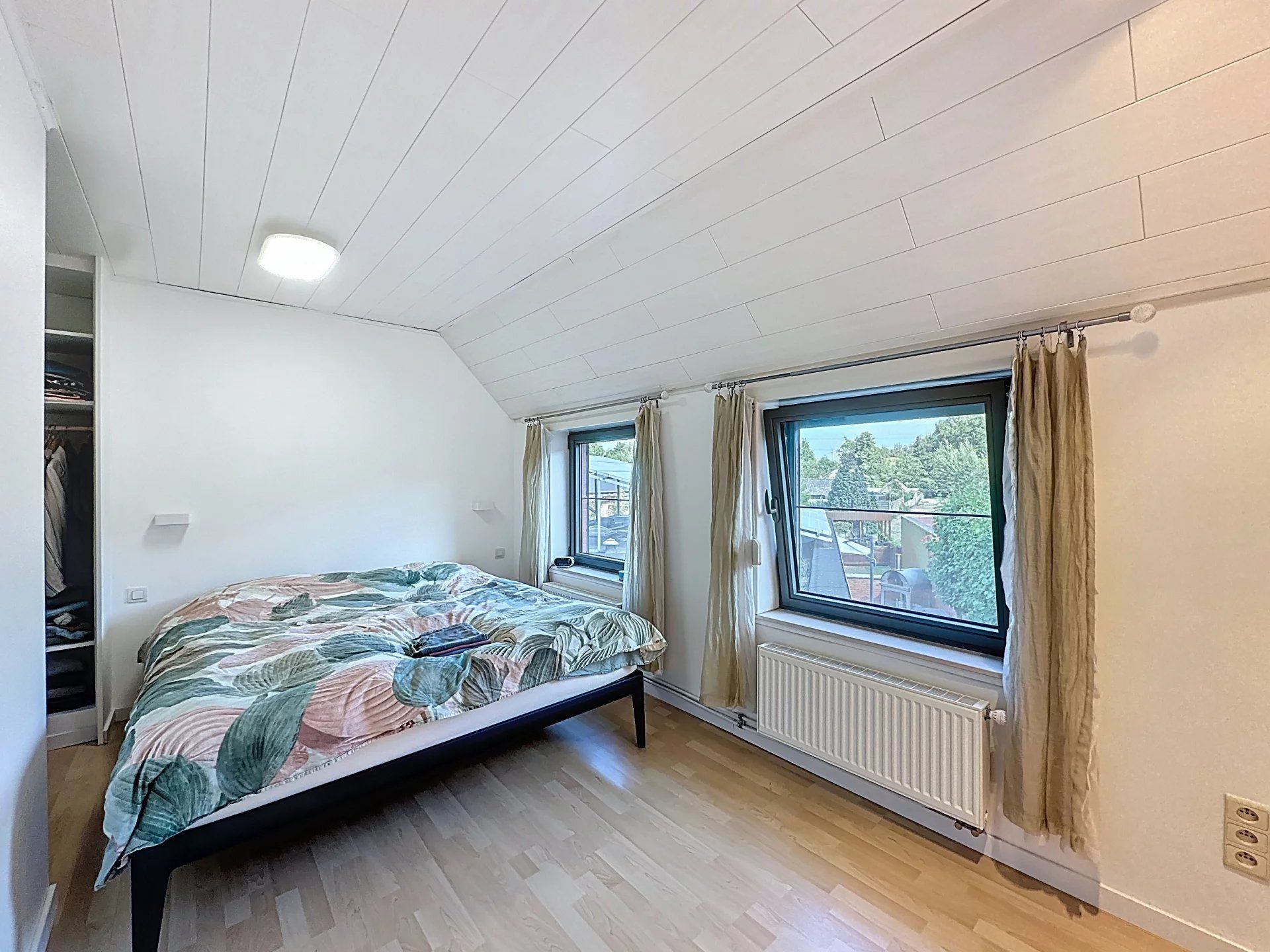 Moderne instapklare woning met 3 slaapkamers op mooi perceel foto 14