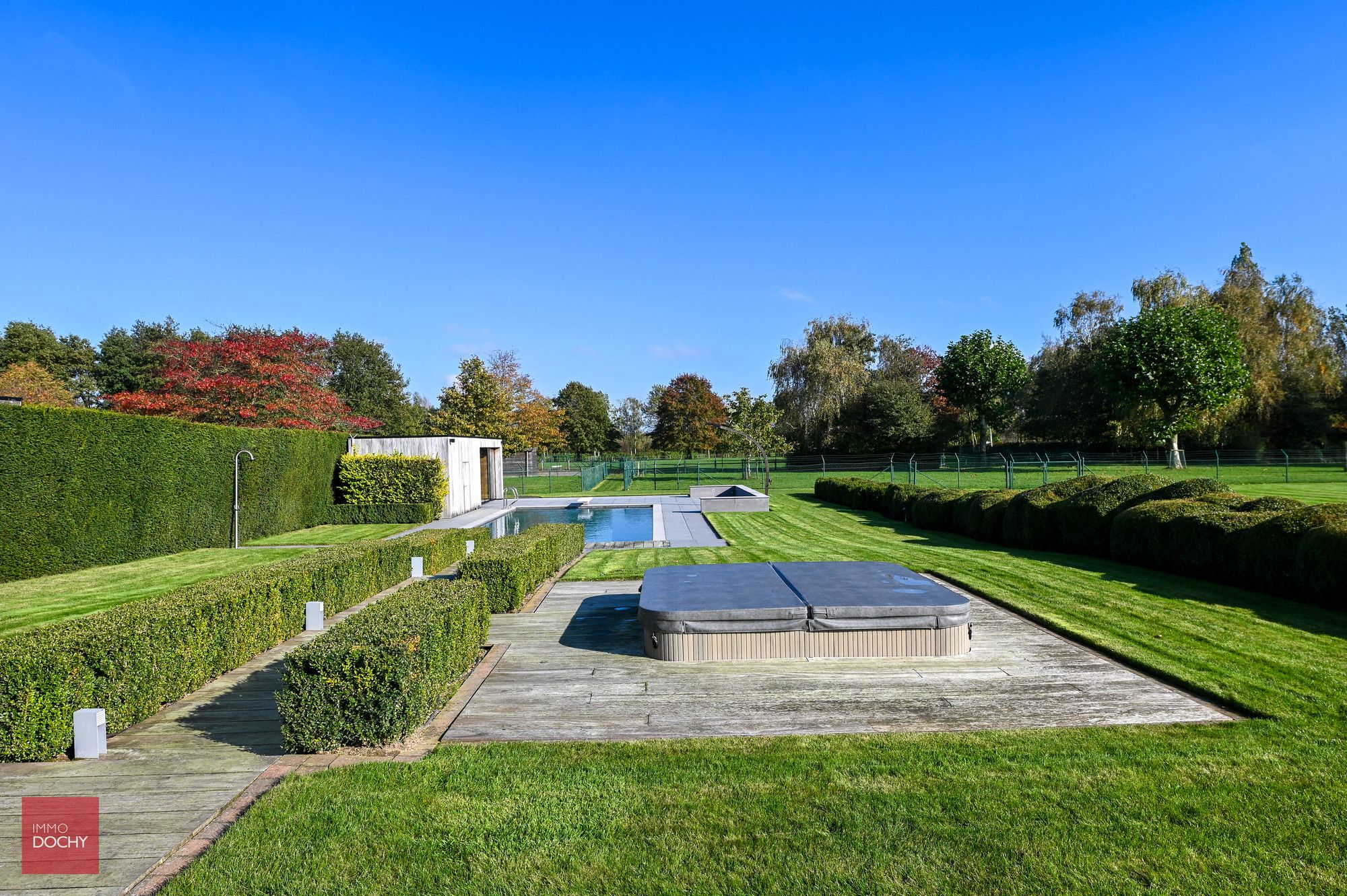 Instapklaar villa-landhuis met uniek groen landschap te Gullegem foto 9