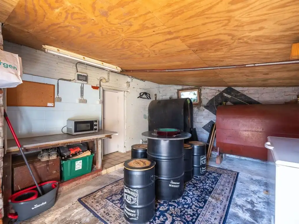 Verzorgde vrijstaande woning, grotendeels gerenoveerd foto 27