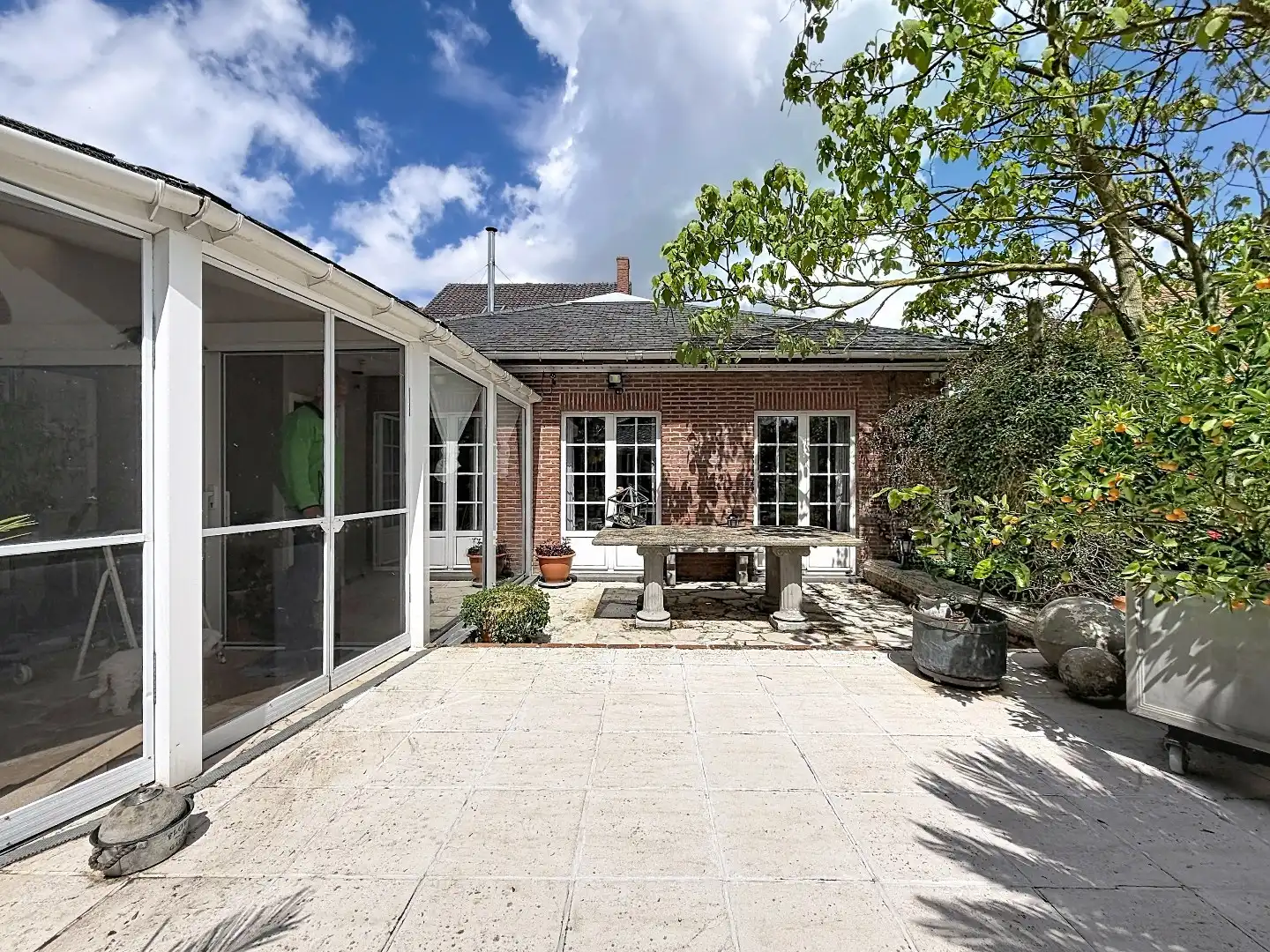 Exclusieve eigendom met handelsruimte, opbrengstappartementen en bouwgrond op toplocatie in Landen foto 21