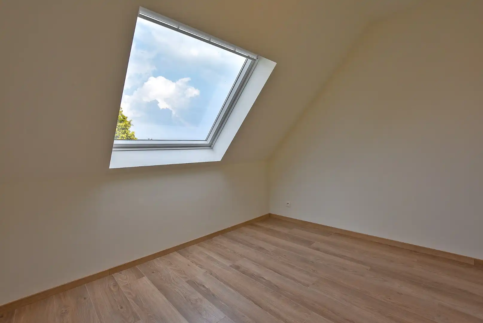 Ruime energiezuinige nieuwbouwwoning (2024) met inpandige garage op 193m² gelegen te Houthulst. foto 10