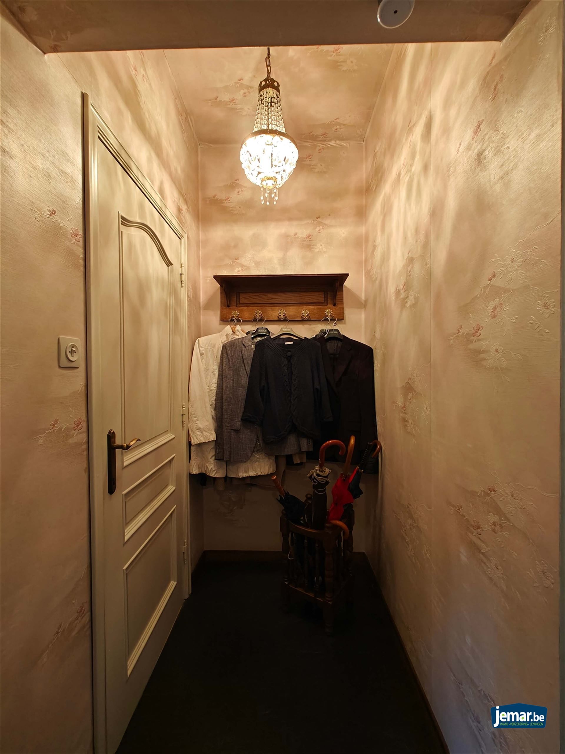 Half- open woning met 4 slaapkamers en apart garage foto 5