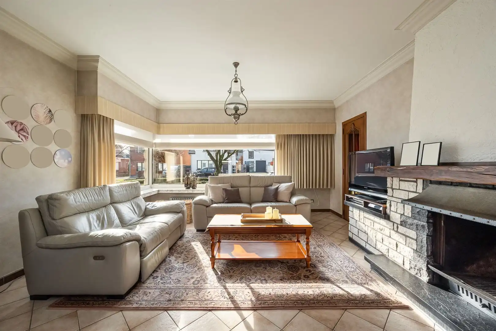 Charmante en karaktervolle woning met erg ruim bijgebouw.  foto 2