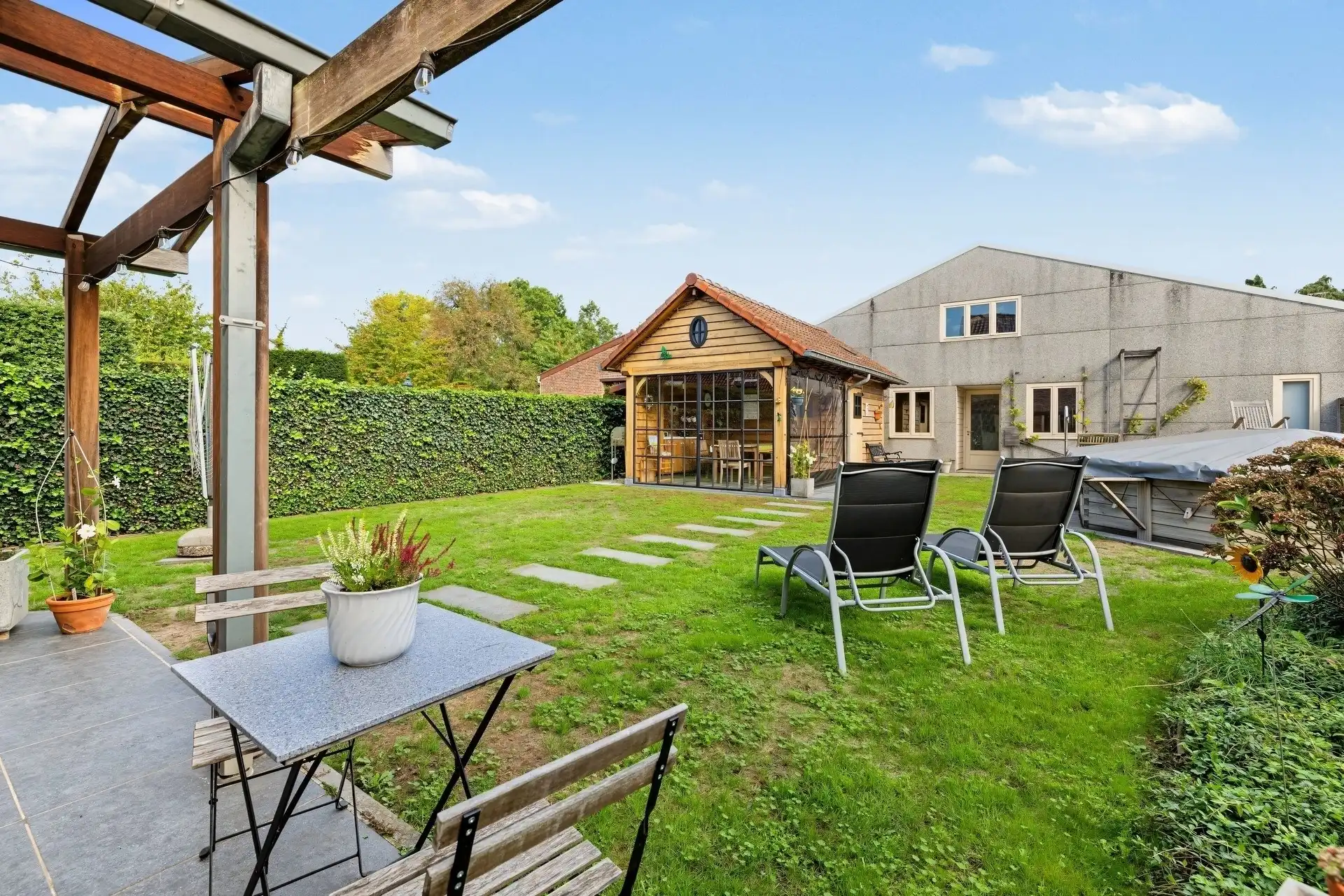 Ruime gezinswoning in klassiek landelijke stijl met aanpalende werkplaats van ca. 435m² foto 23