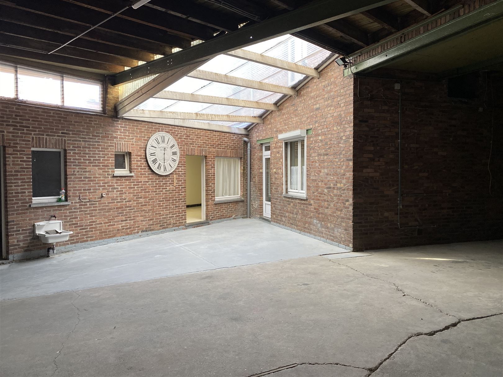 Ruime woning met garage en opslagruimte. foto 21