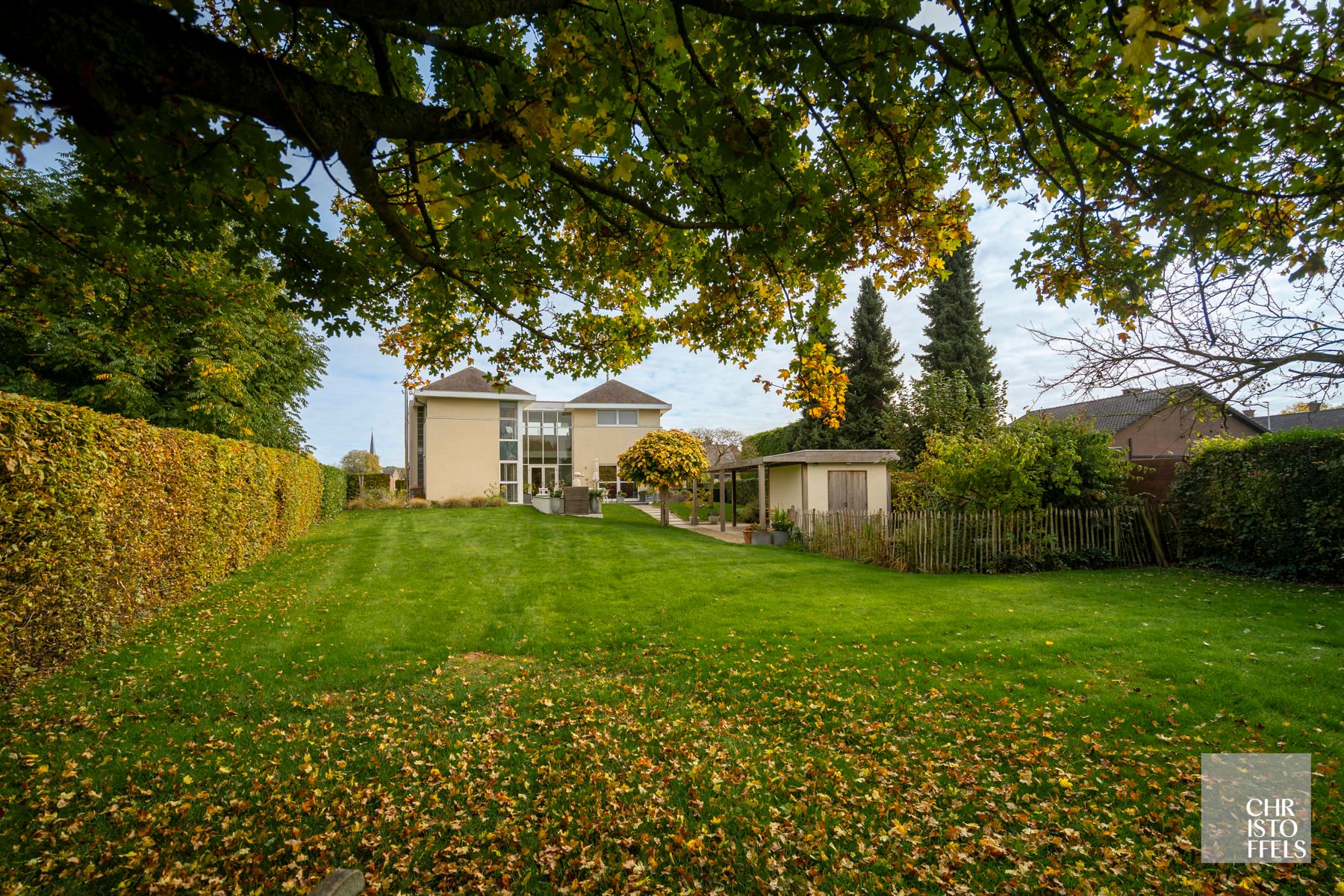 Uitzonderlijke villa van 320m2 gelegen in het pittoreske Leut, op een boogscheut van de Maas! foto 31