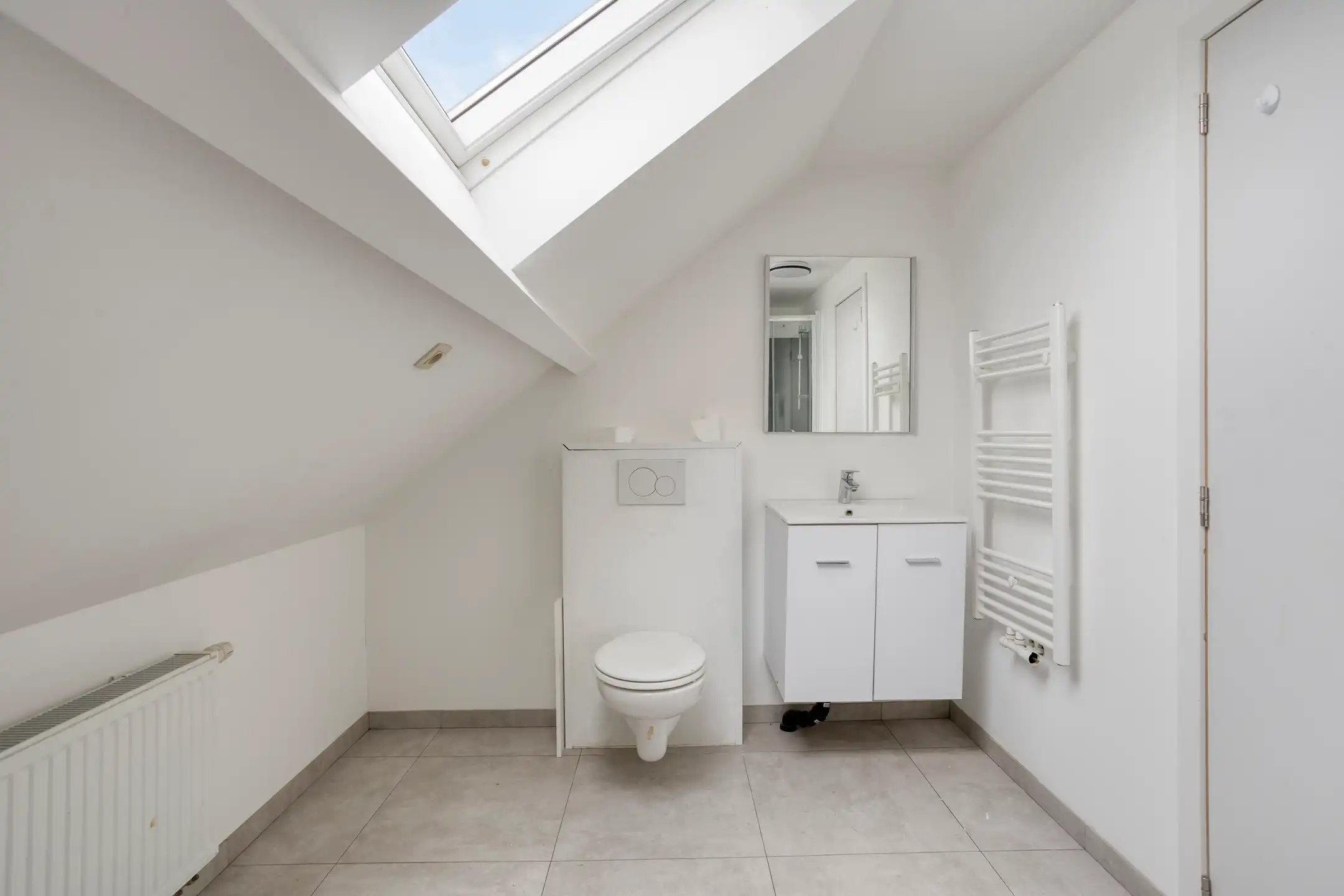 Ruime rijwoning met 4 slaapkamers en renovatiepotentieel foto 13