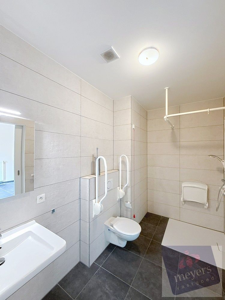 Assistentiewoning met terras en autostaanplaats in het hart van Hasselt foto 16