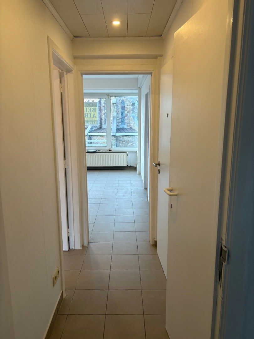 Ongemeubeld appartement met 2 slaapkamers - mooi open zicht foto 7