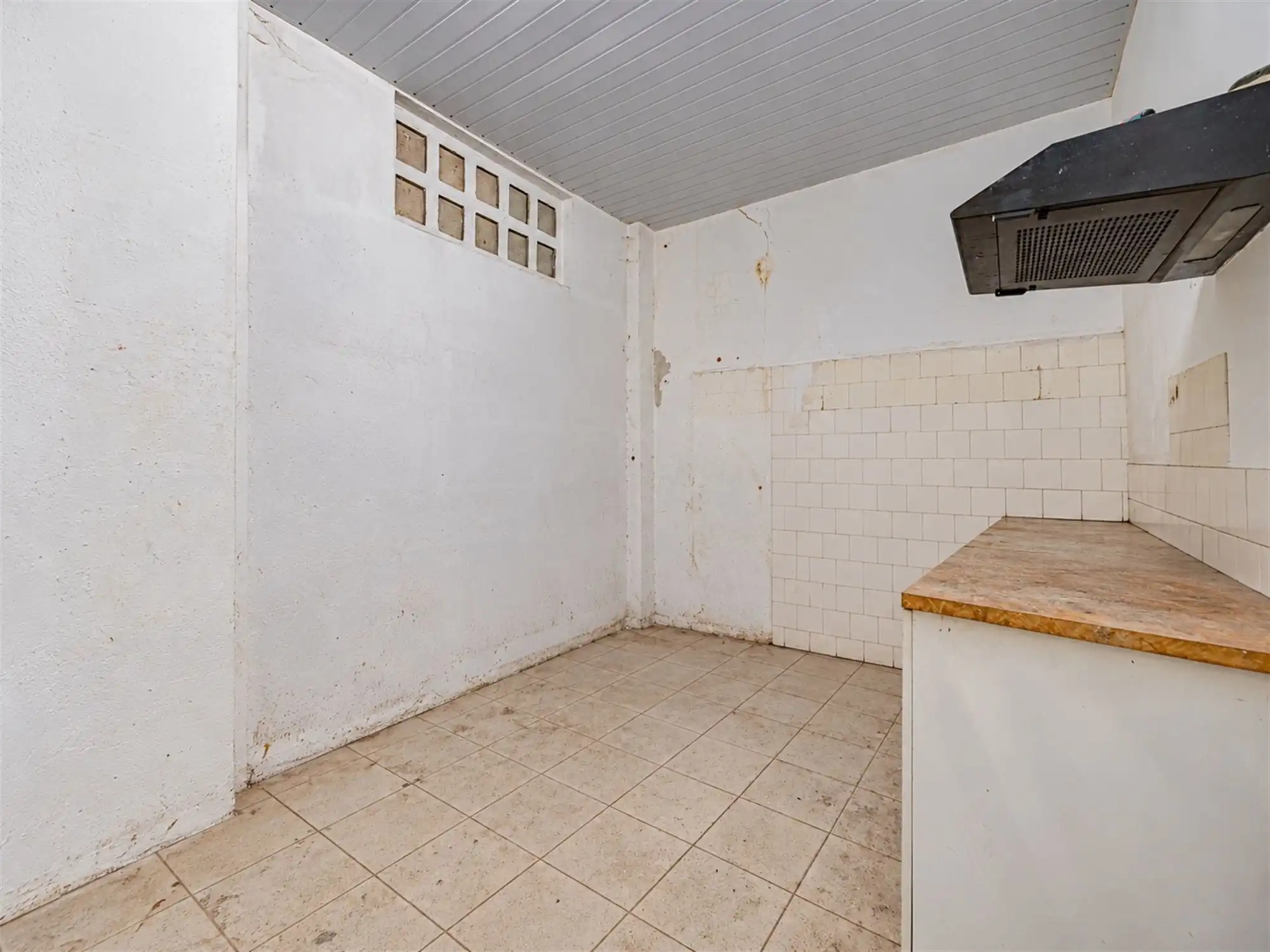 Karaktervolle woning met 4-6 slk garage en mogelijkheden foto 3