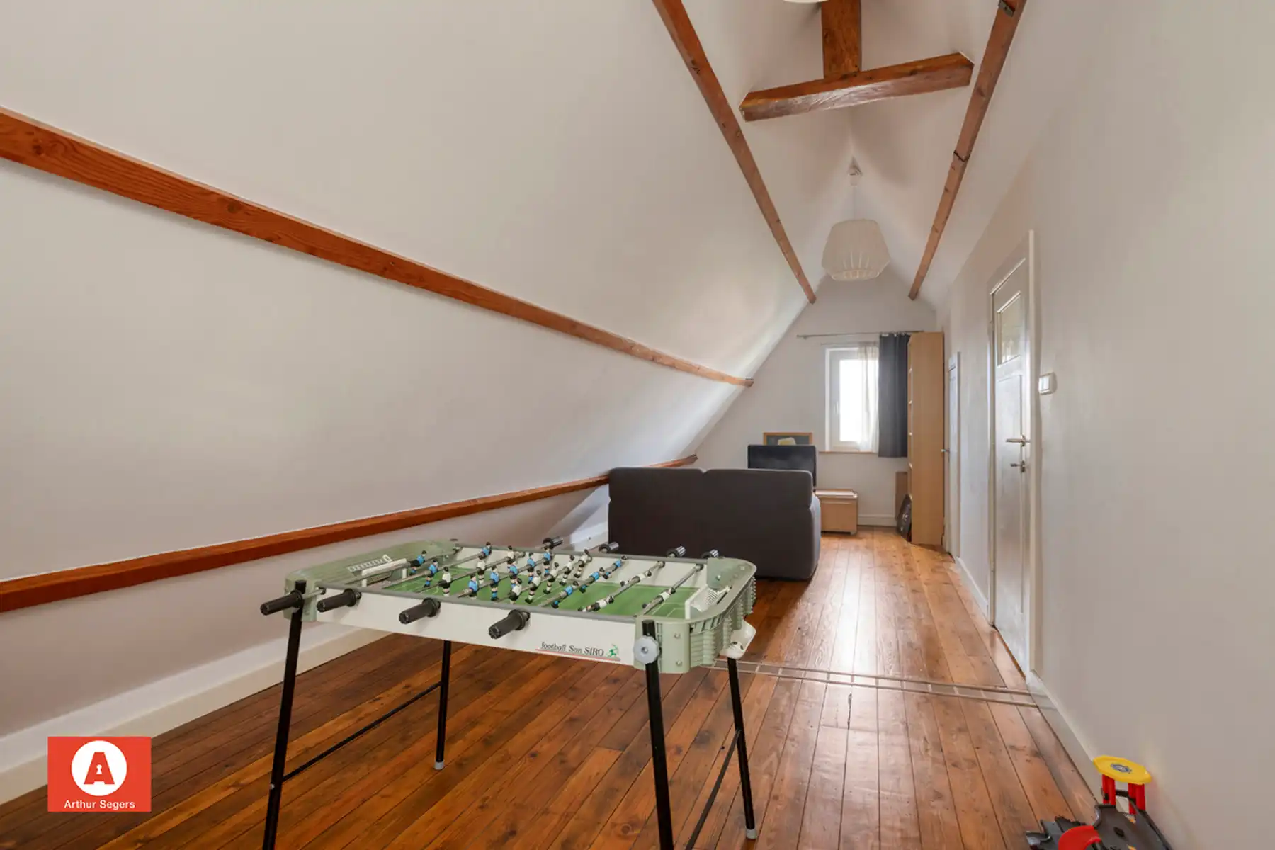 Karaktervolle open bebouwing met 5 slaapkamers en bureau foto 21