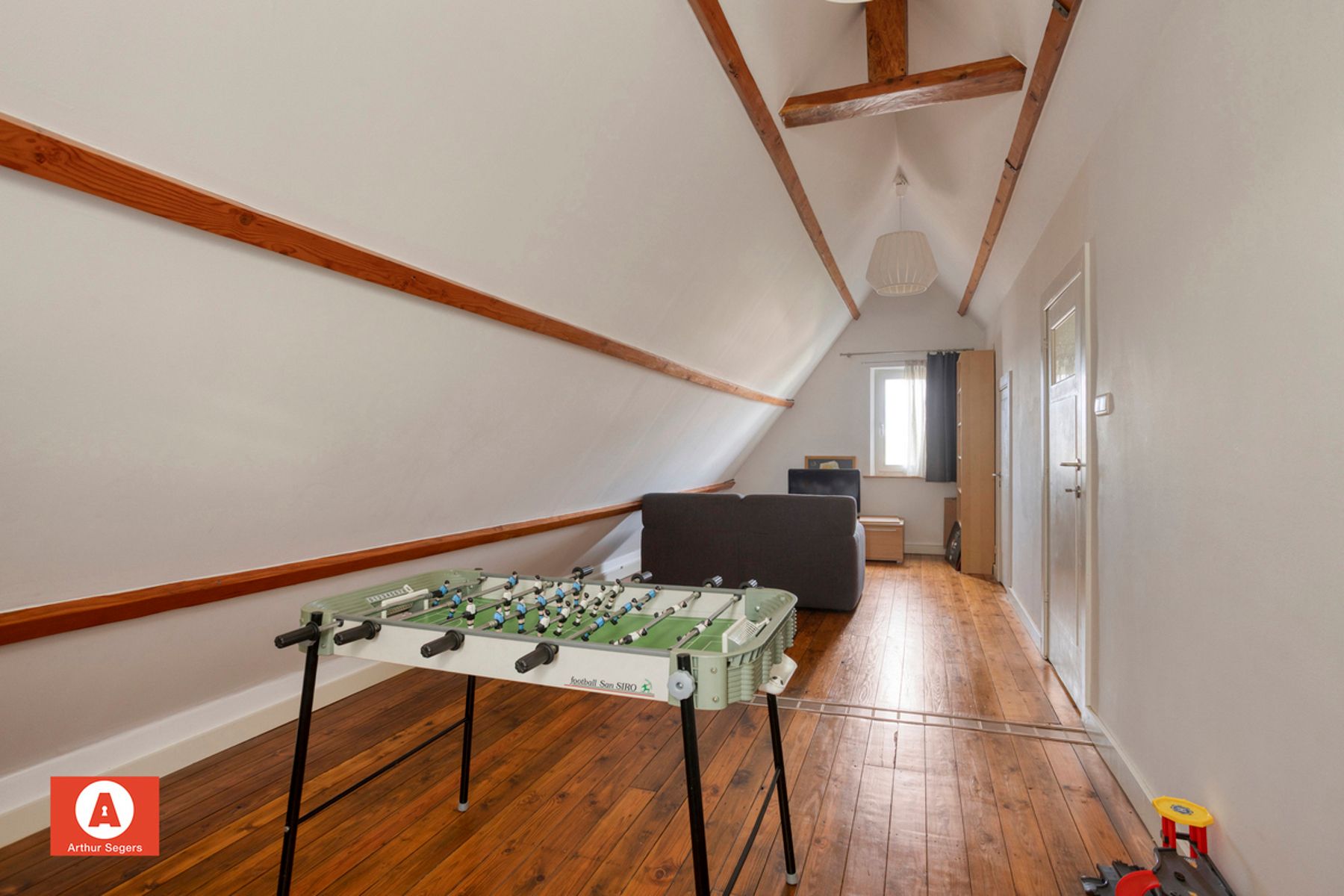 Karaktervolle open bebouwing met 5 slaapkamers en bureau foto 21