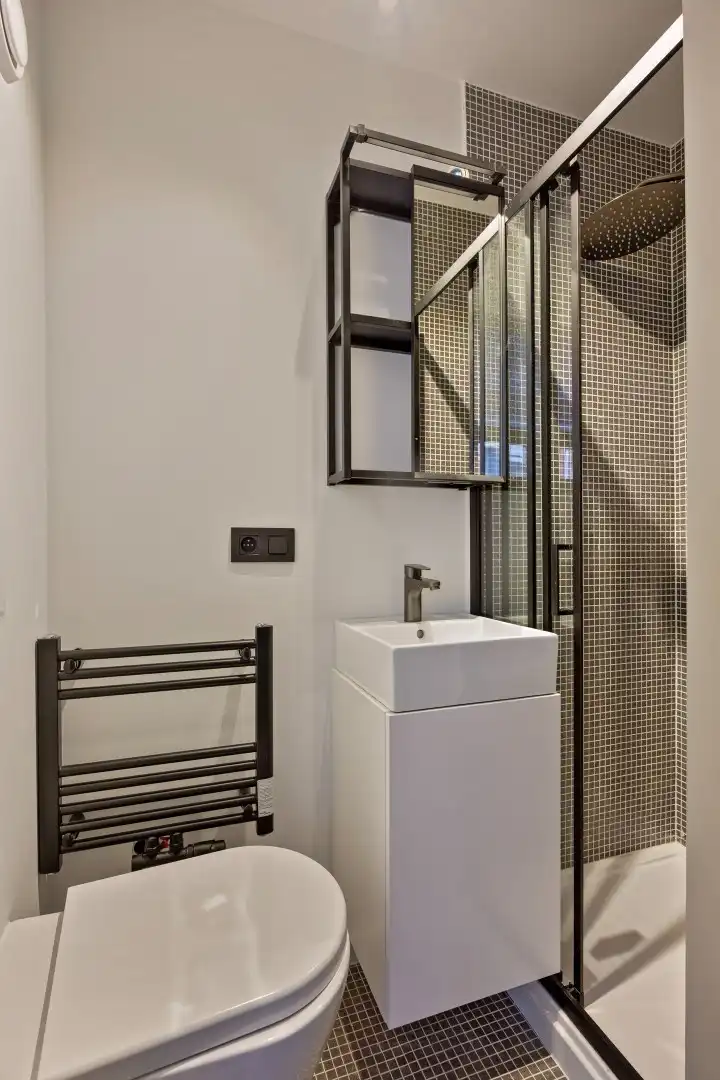Volledig gerenoveerde en gemeubelde studentenkamers met privé-sanitair.  foto 11