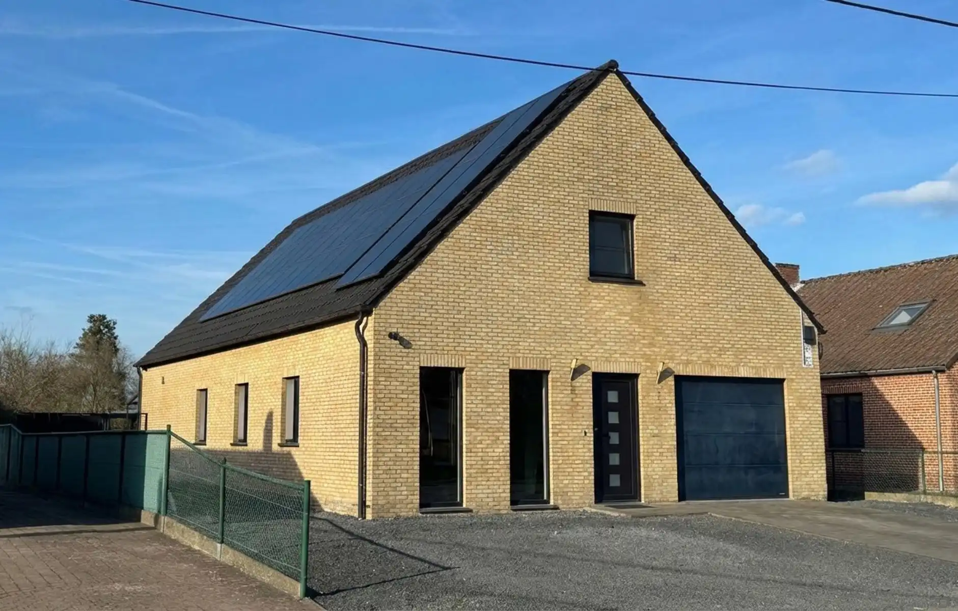 Zeer energiezuinige woning met 5 slpks op ca. 769 m² grond.  foto {{pictureIndex}}